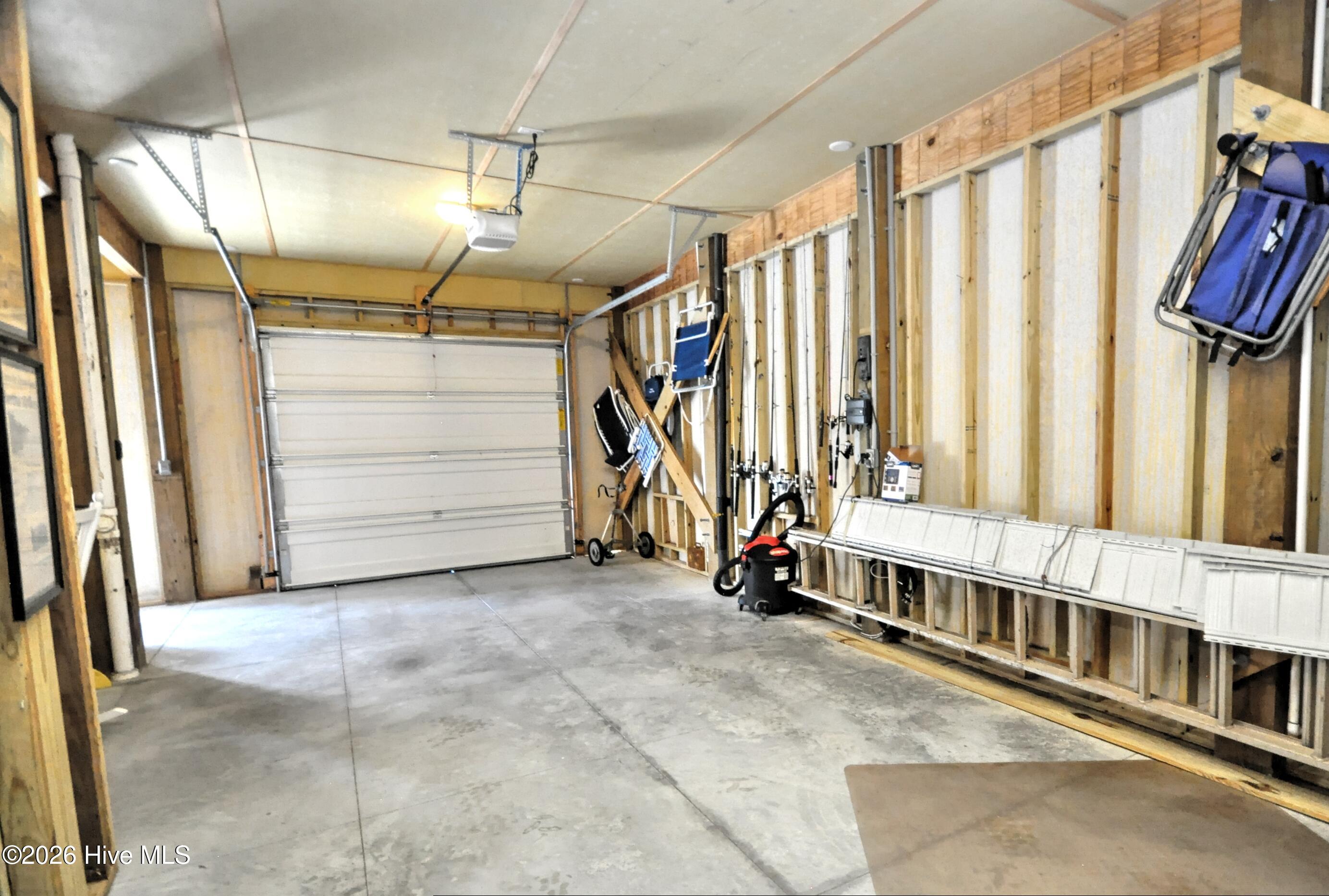 100558783 | Photo 51