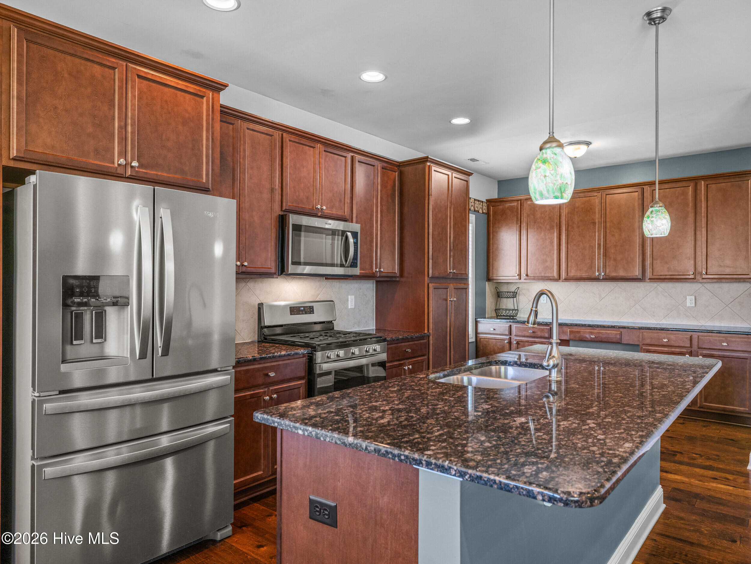 100567320 | Photo 13