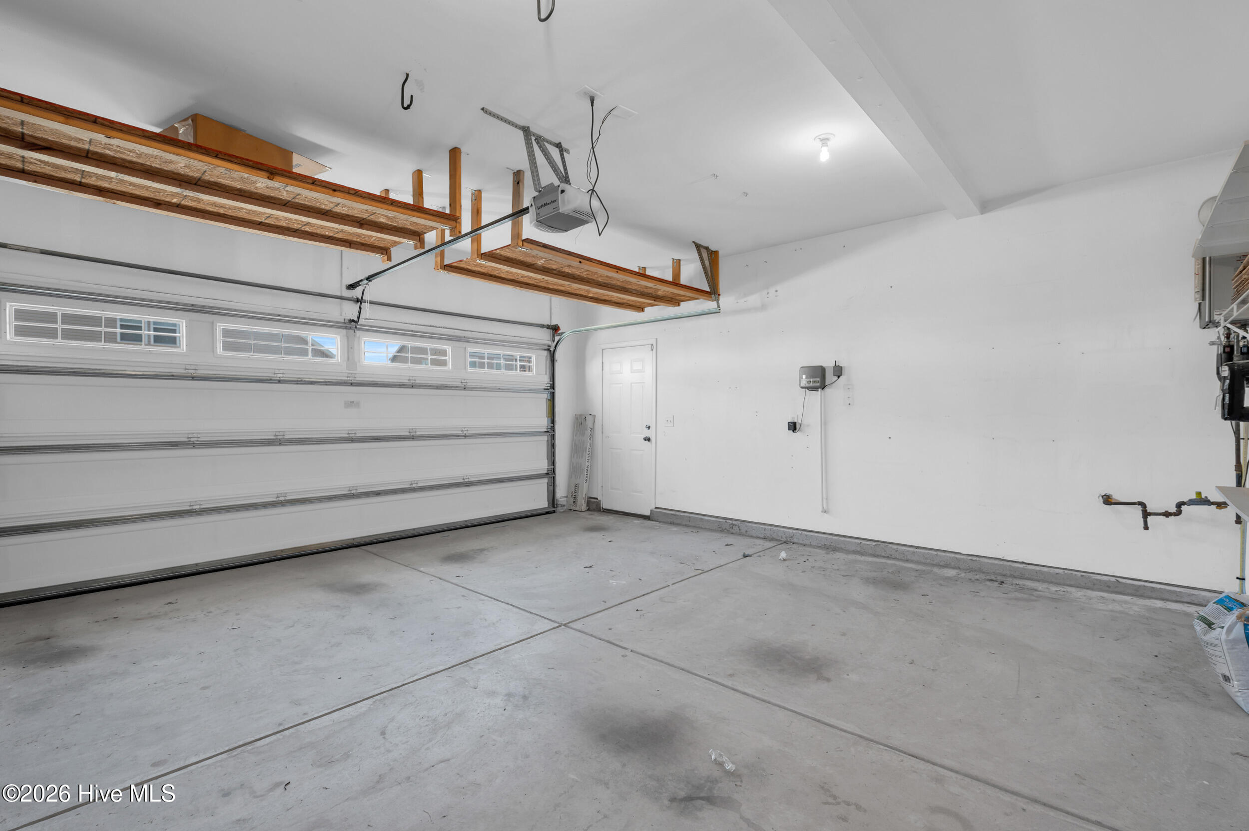 100547452 | Photo 40