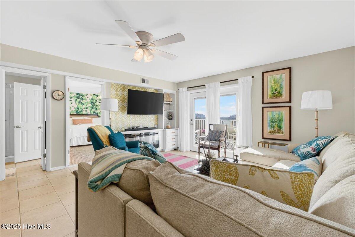 100542935 | Photo 15