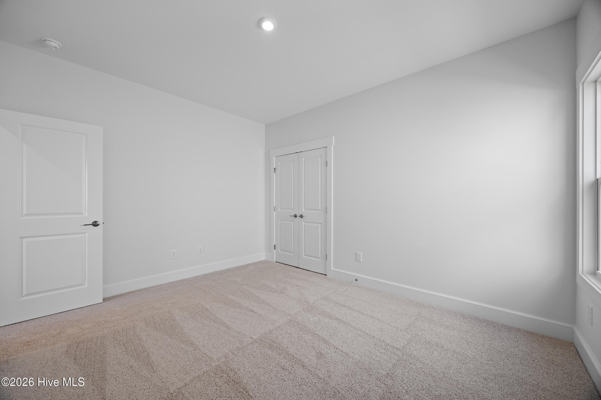 100548028 | Photo 13