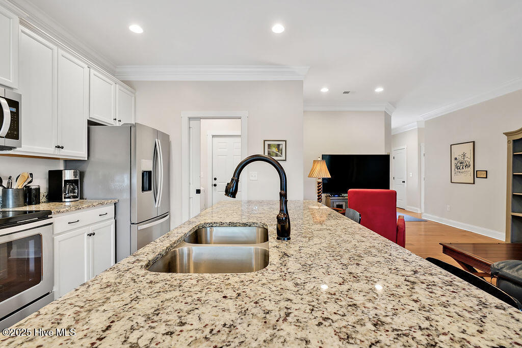 100504186 | Photo 18