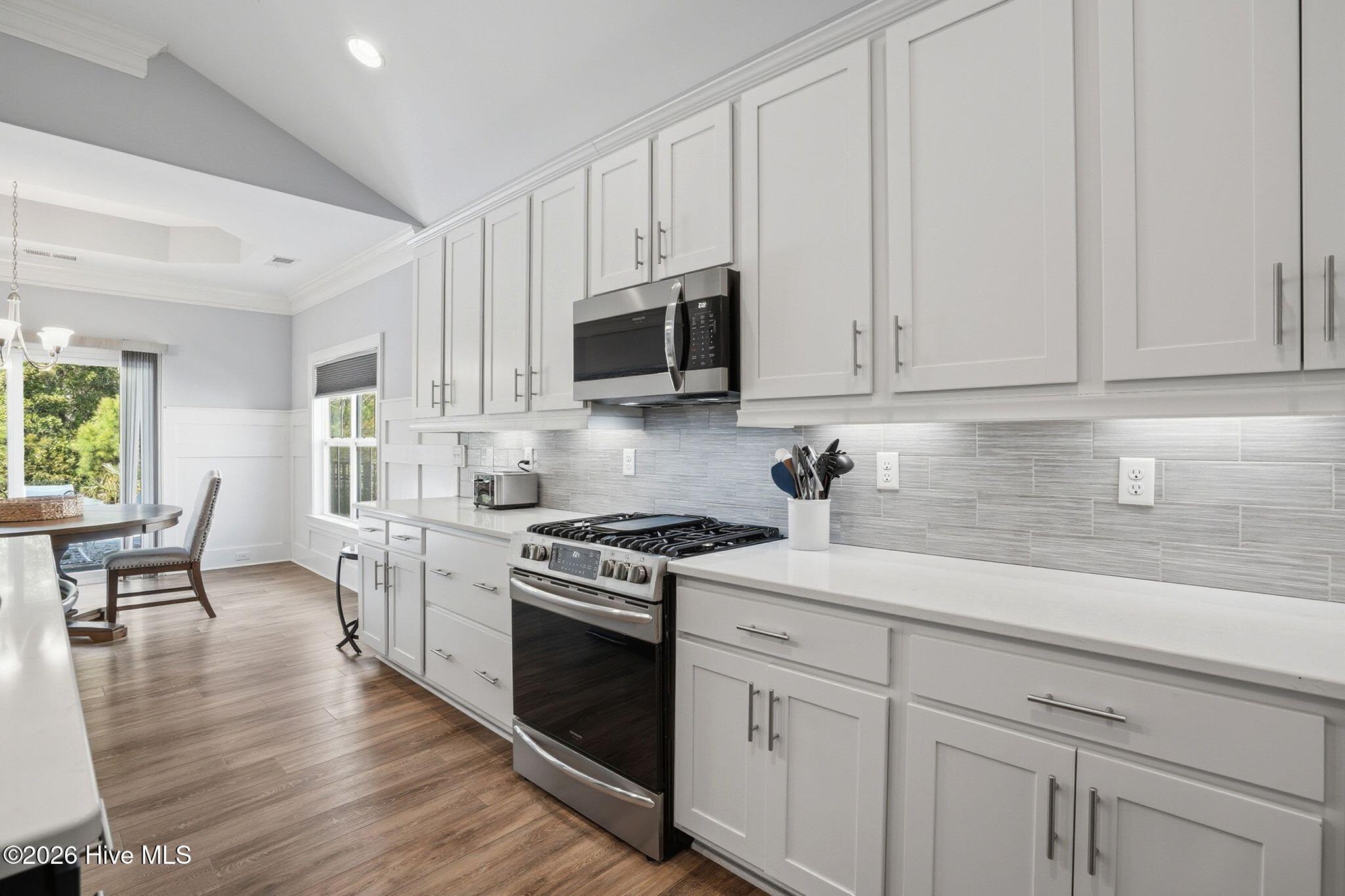 100556850 | Photo 16