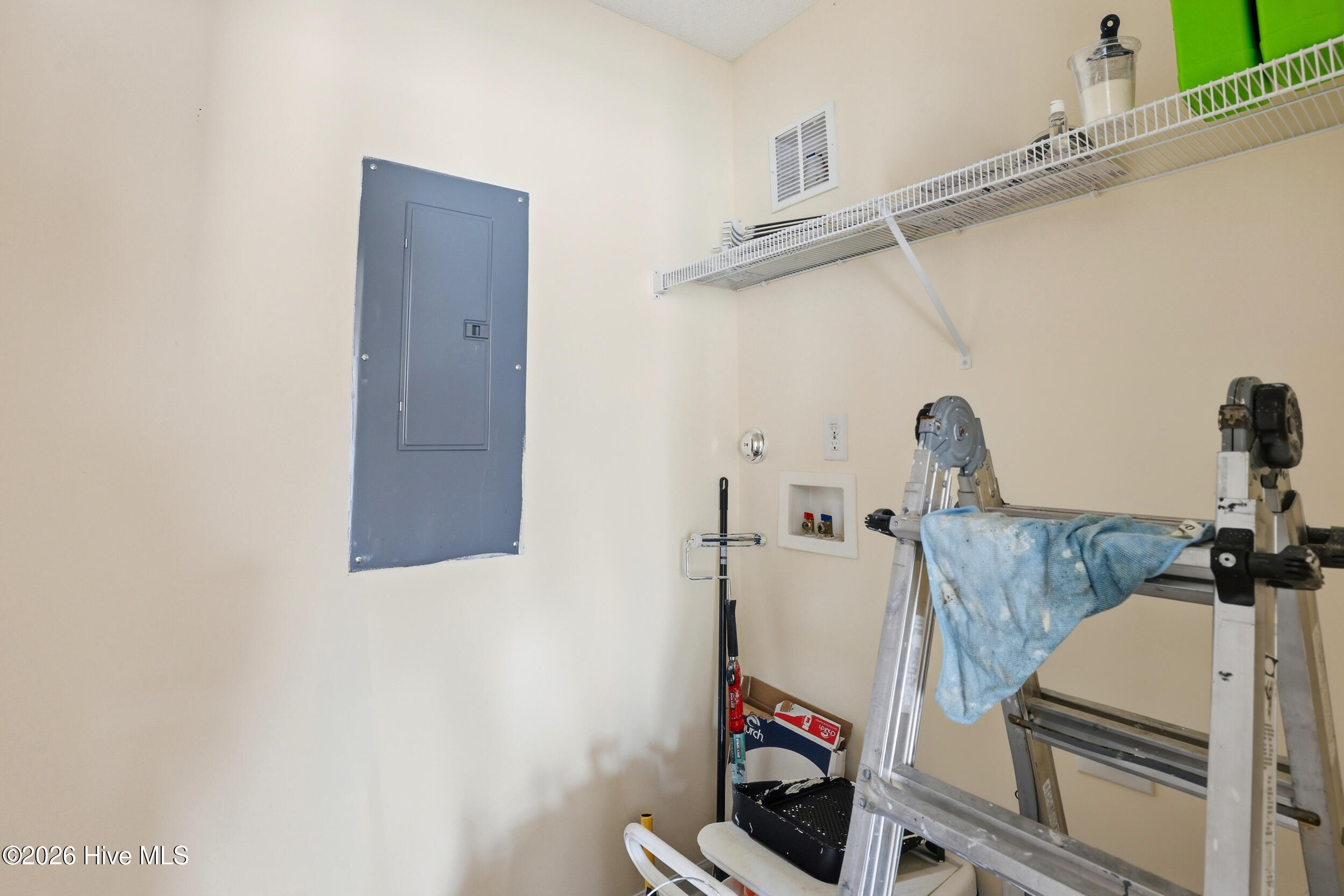 100568655 | Photo 23