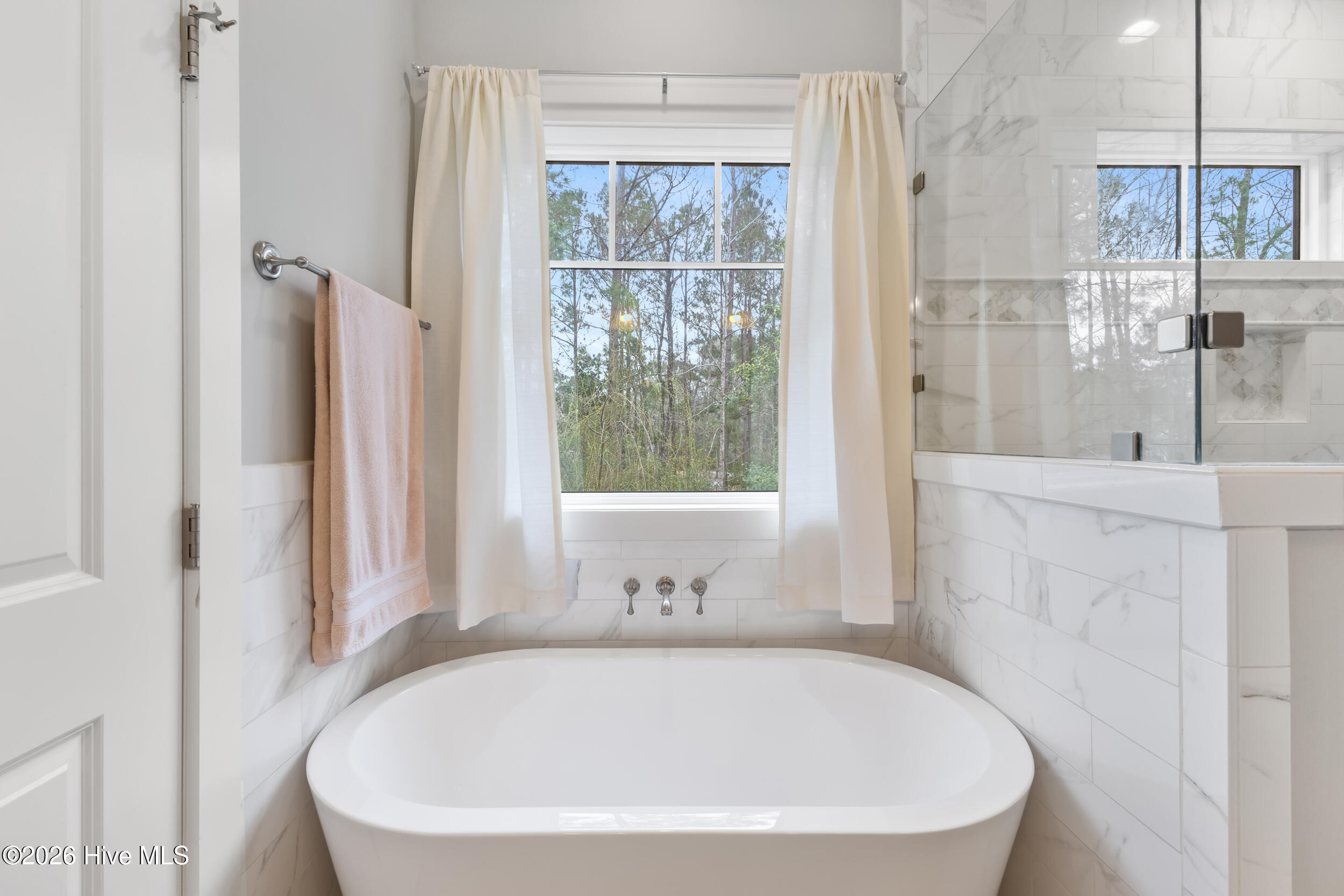 100558084 | Photo 24