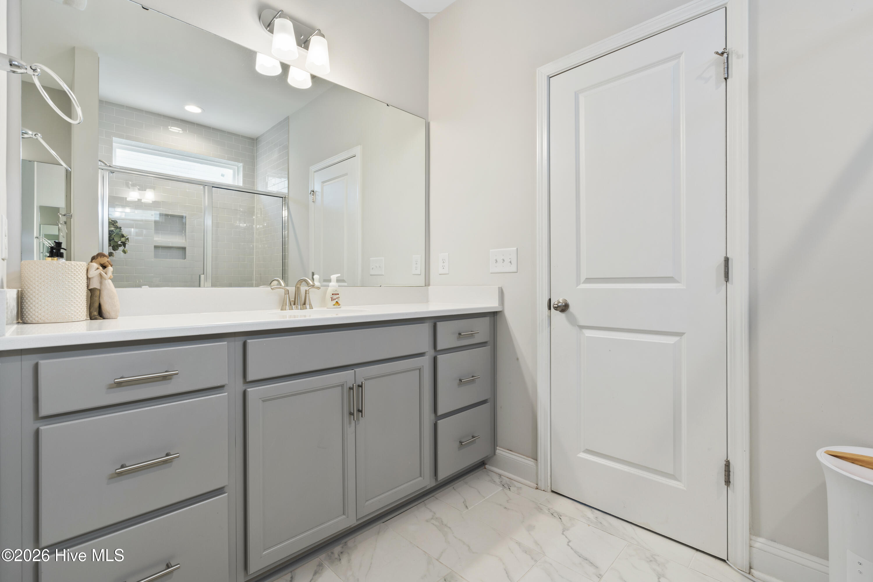 100564295 | Photo 27