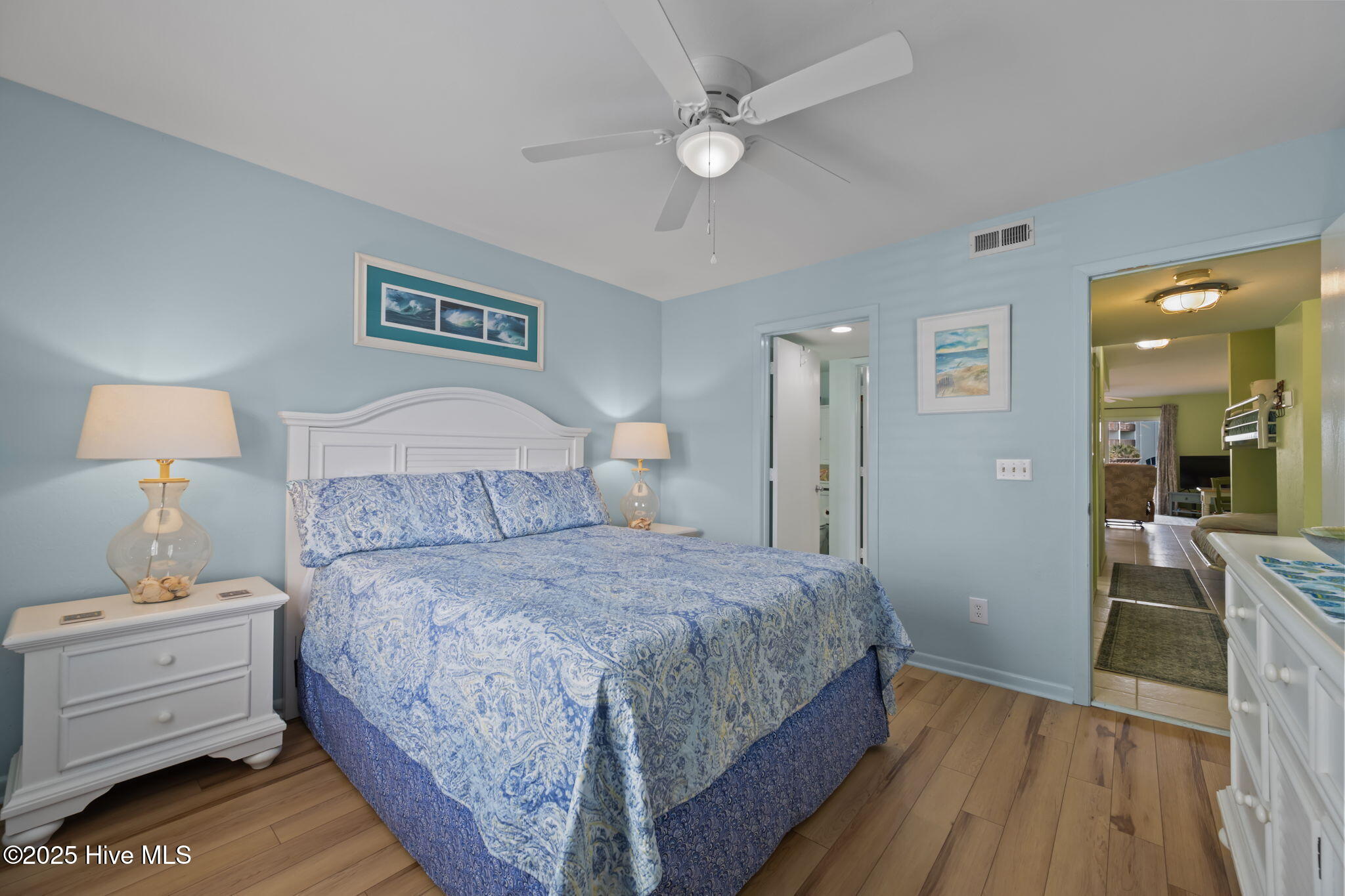 100543704 | Photo 17