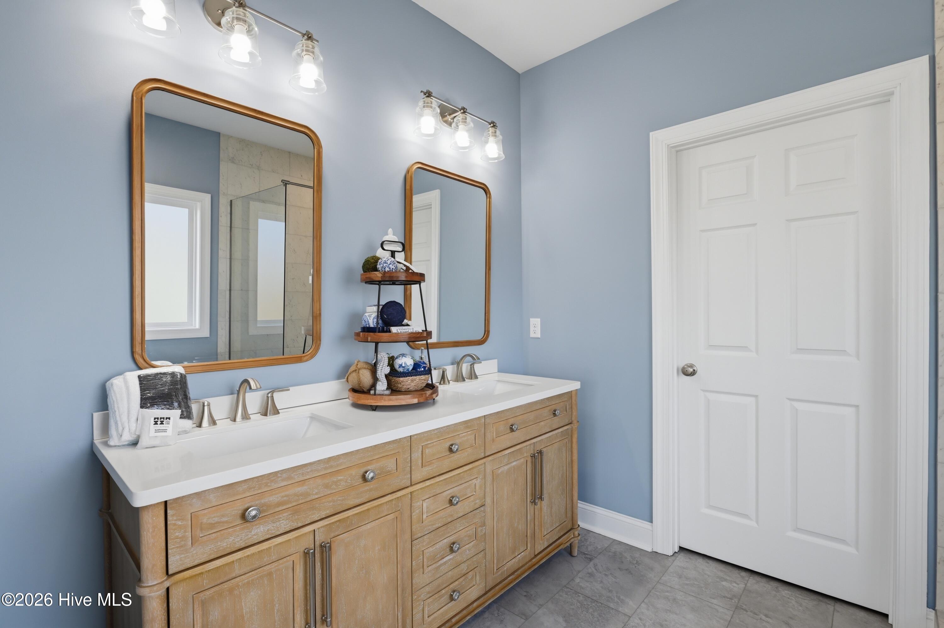 100561977 | Photo 26