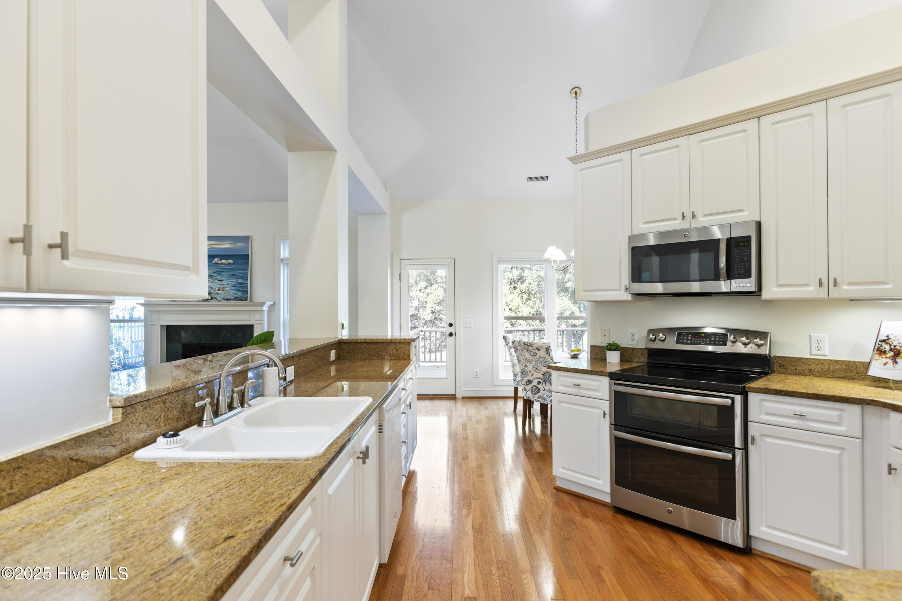 100539771 | Photo 37