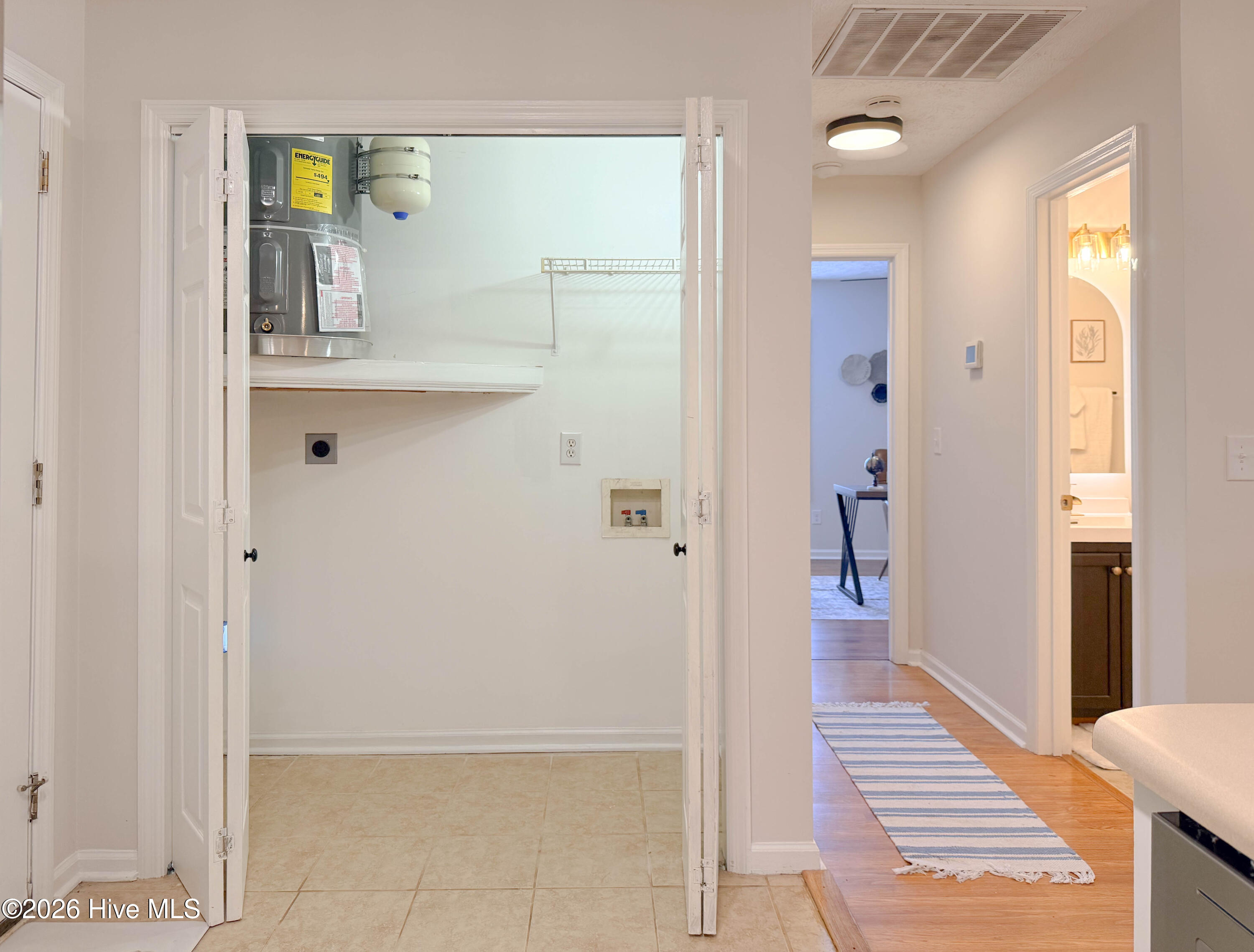 100558599 | Photo 11