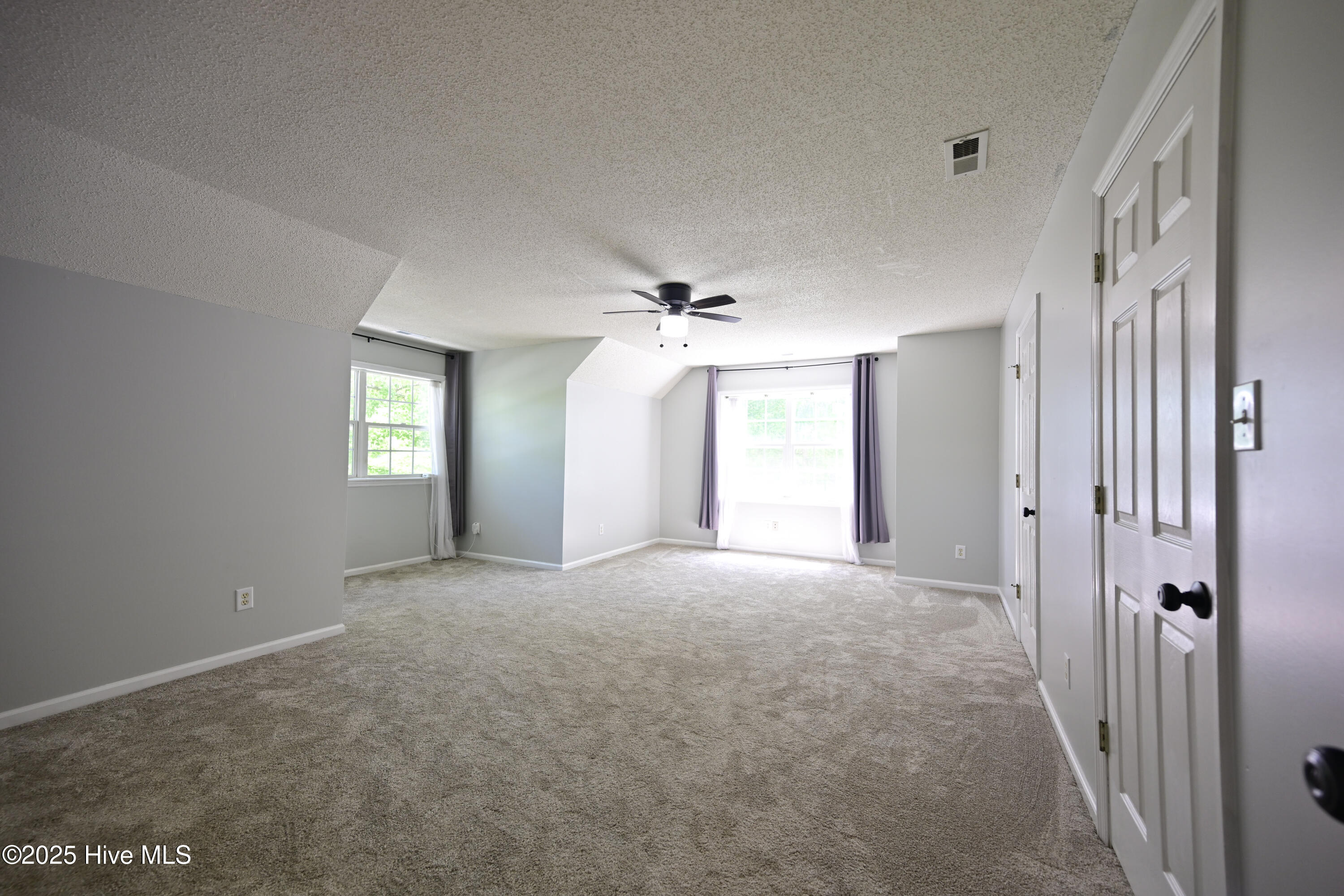 100523748 | Photo 28