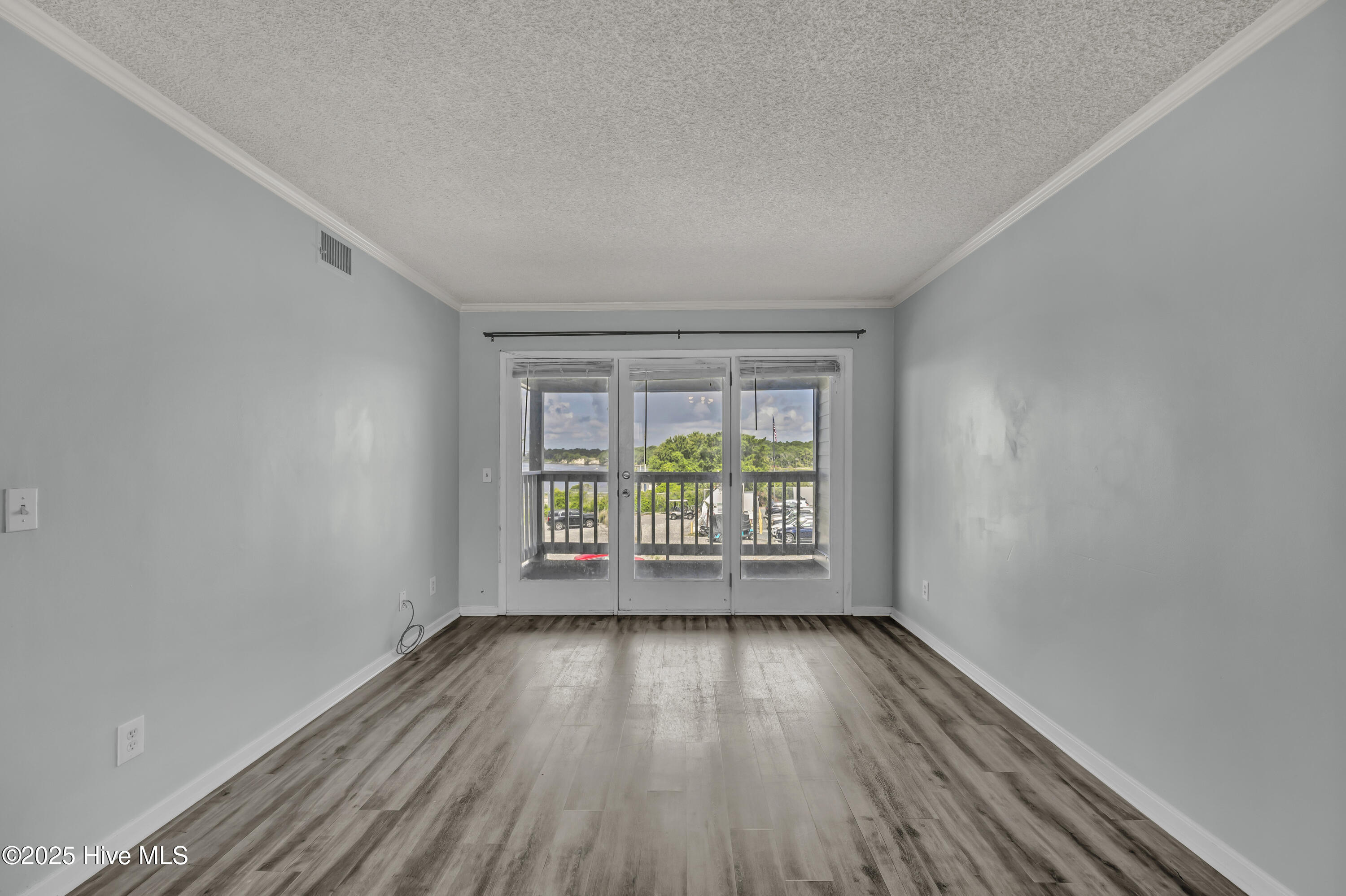 100516907 | Photo 10