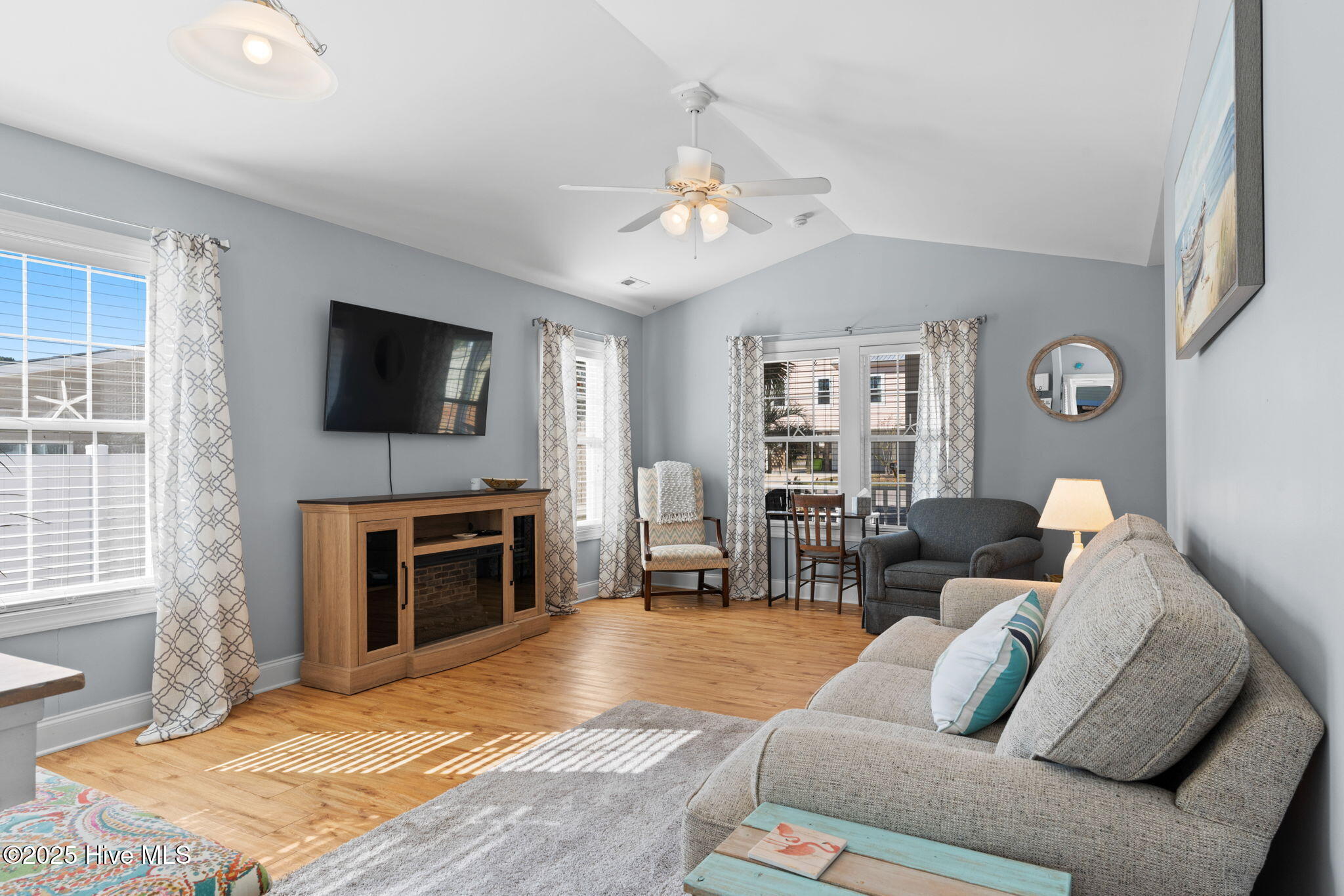 100541037 | Photo 10