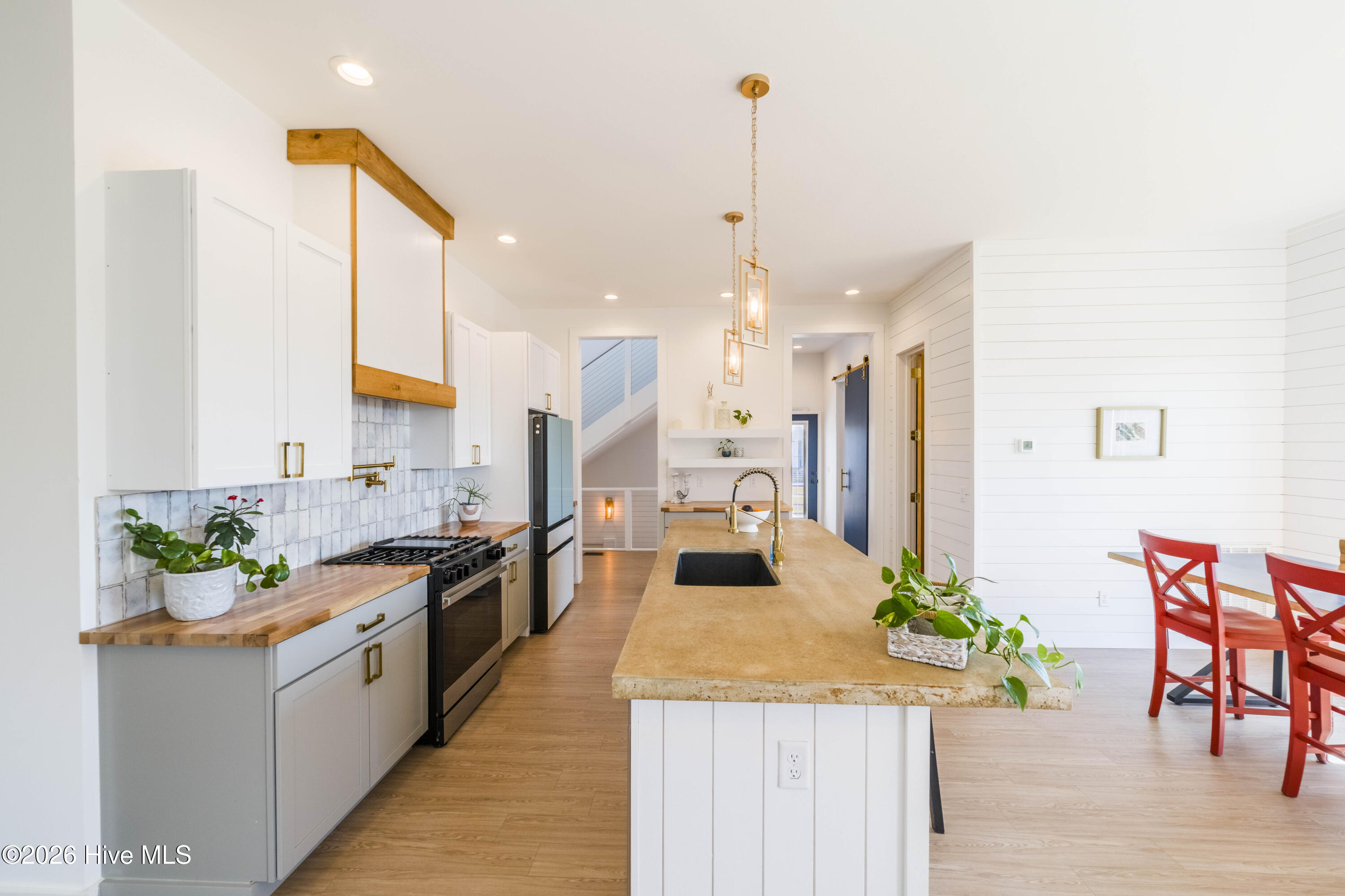 100554850 | Photo 62