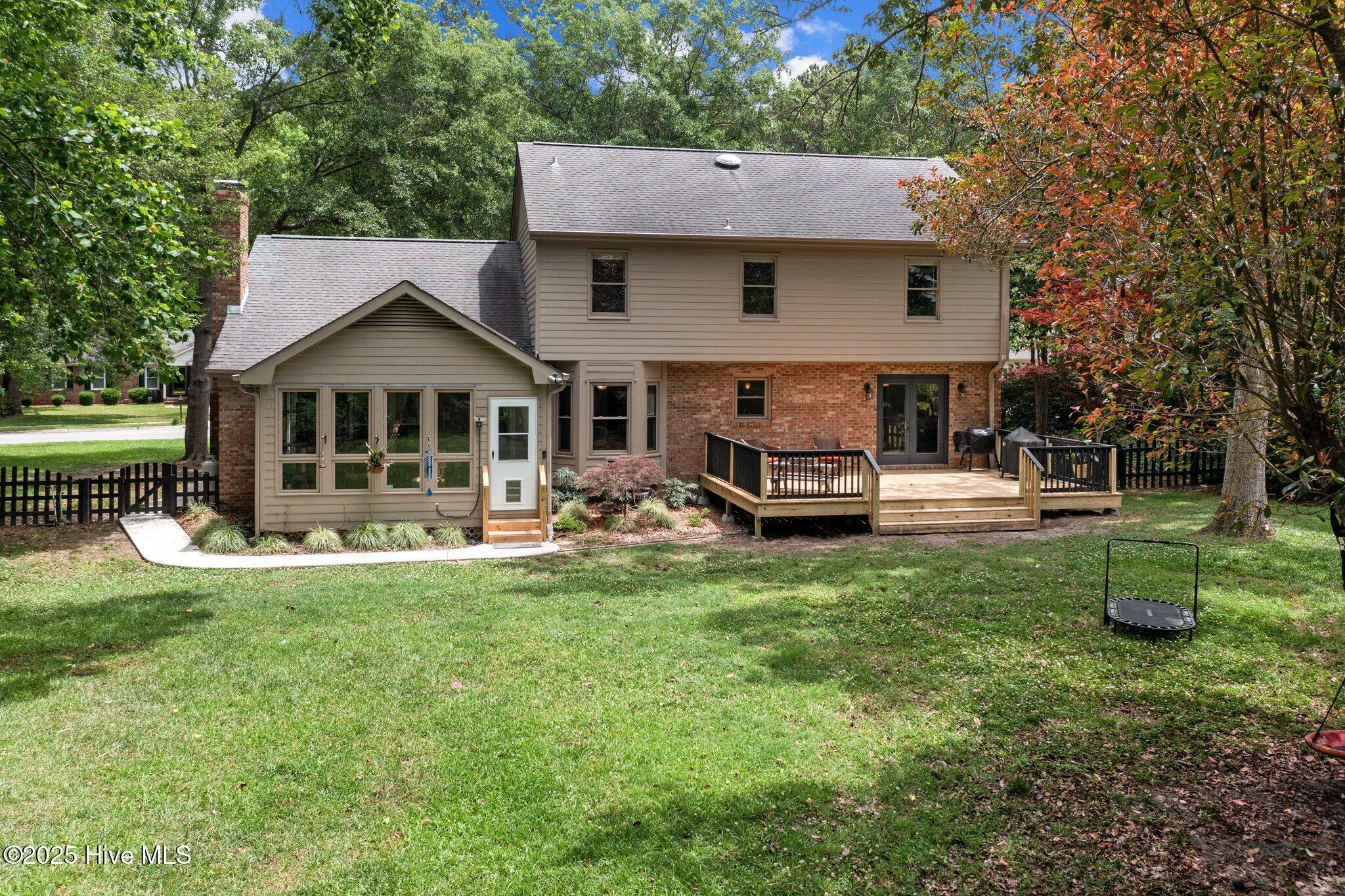 100569850 | Photo 17