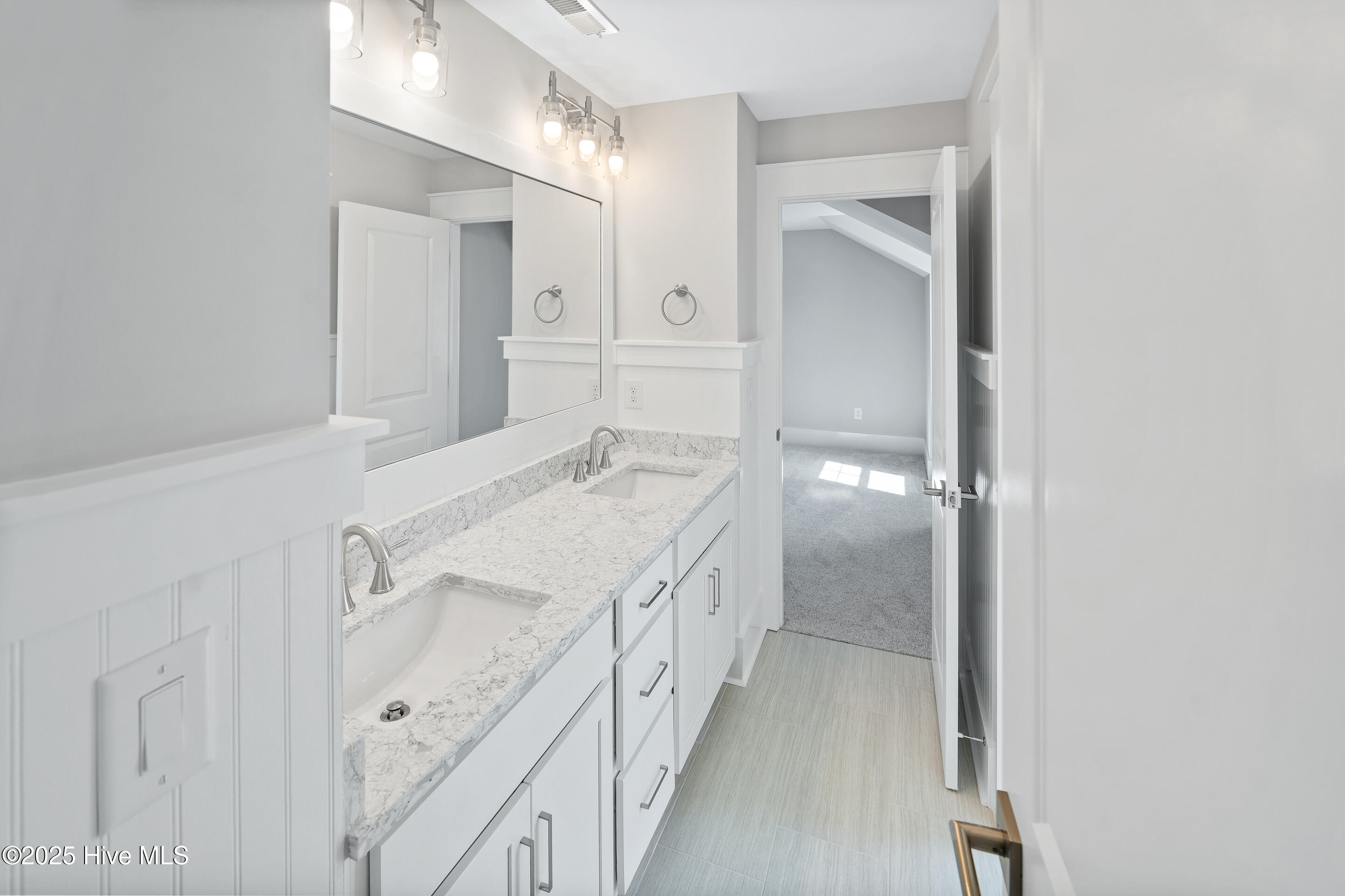 100521793 | Photo 36