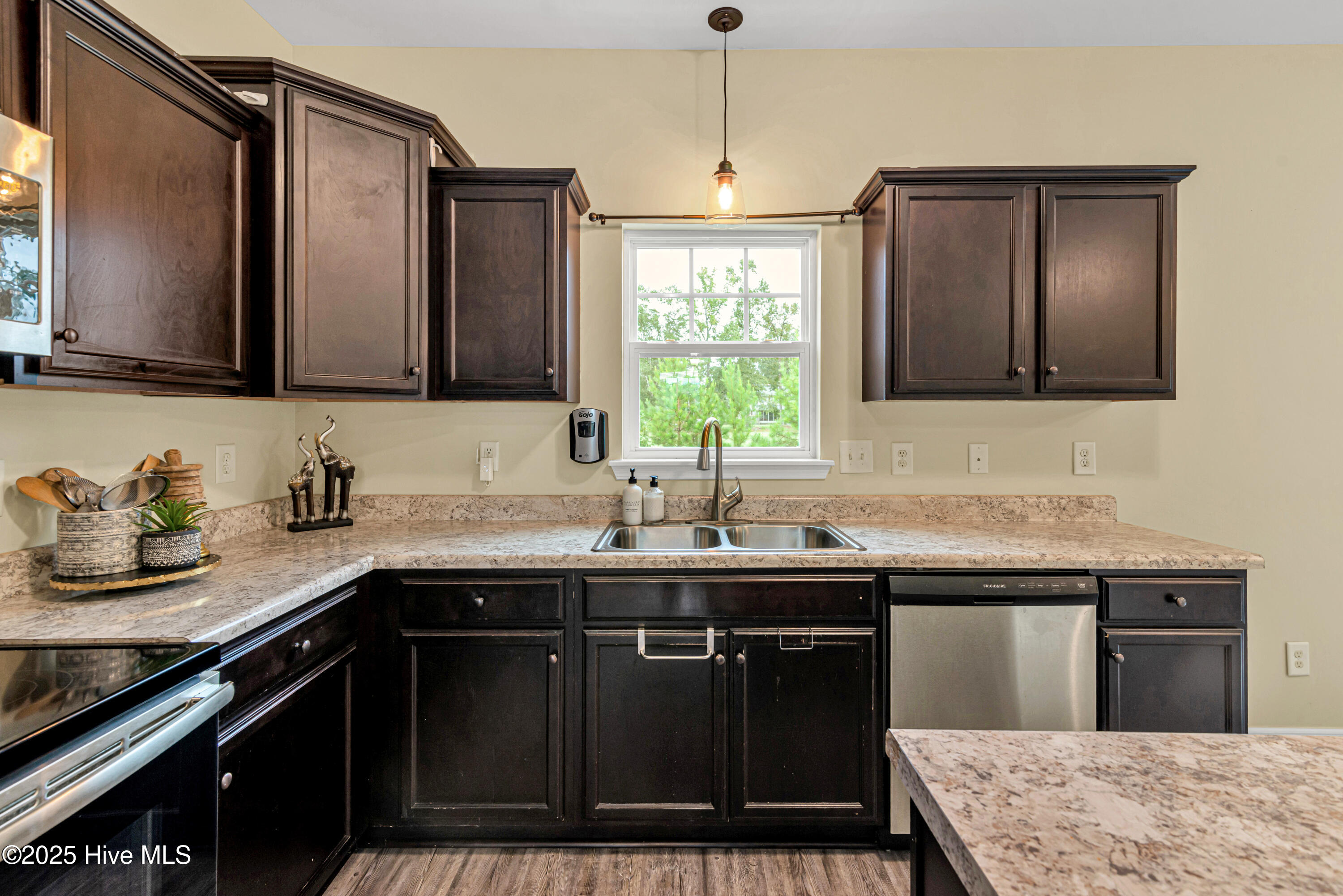 100531224 | Photo 16