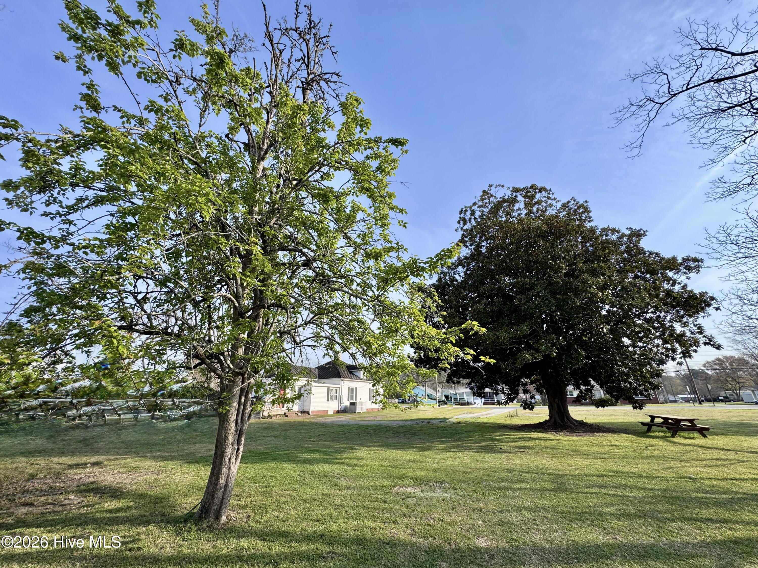 3405 Oaks 