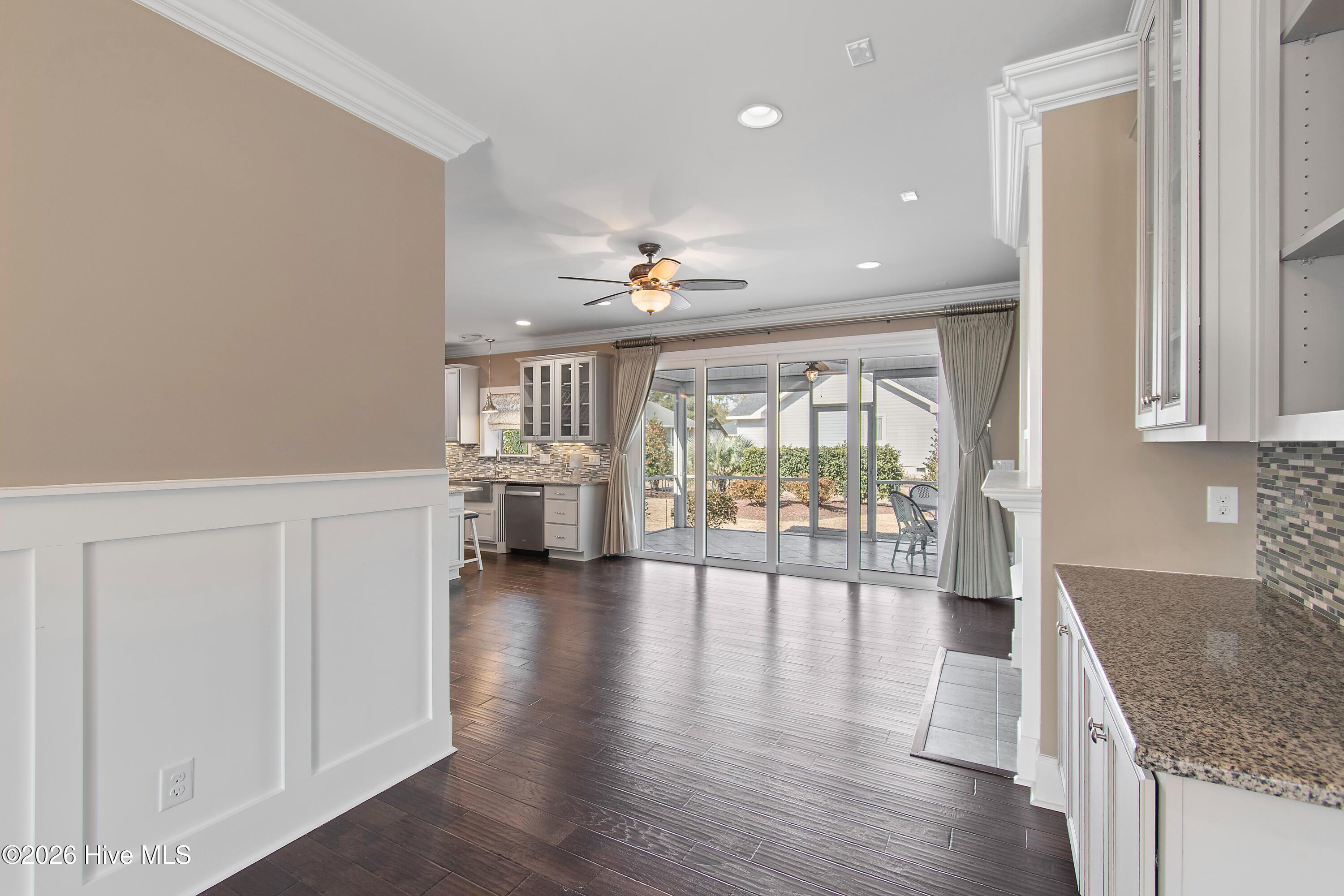 100554022 | Photo 10