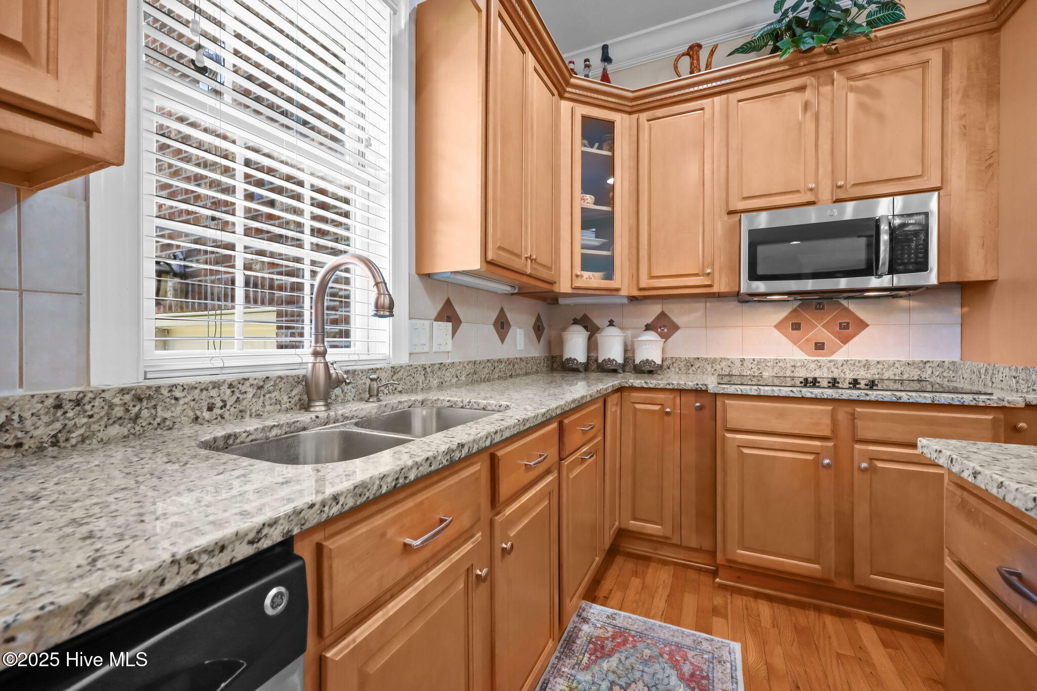 100529119 | Photo 23