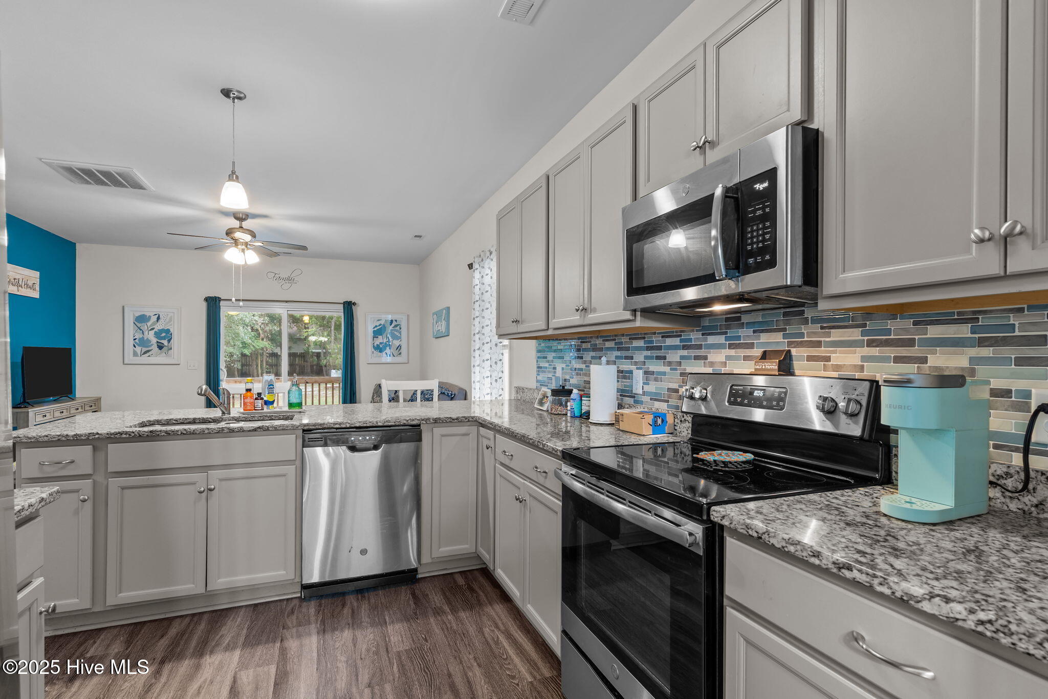 100537079 | Photo 15