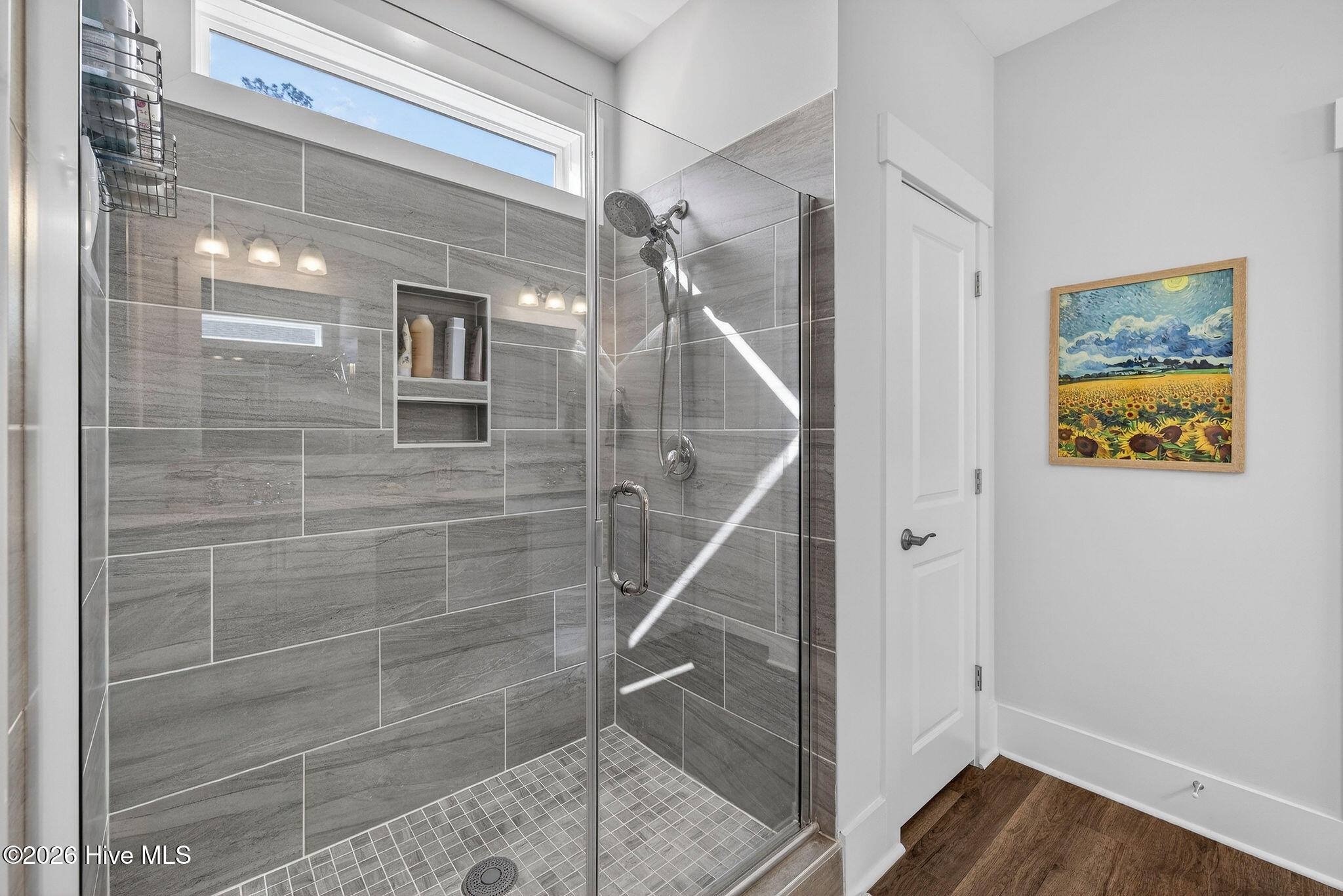 100563457 | Photo 32