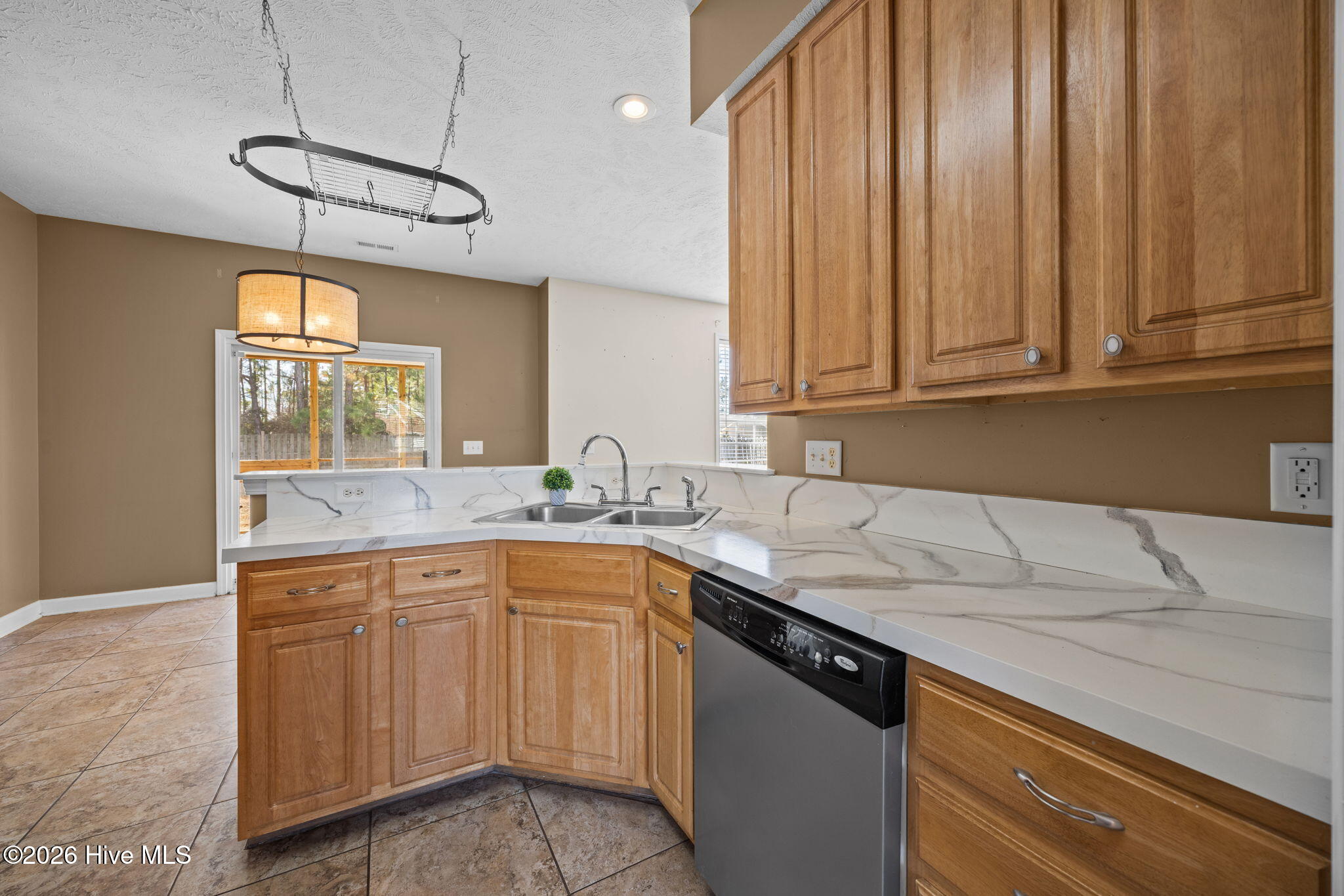 100549557 | Photo 12