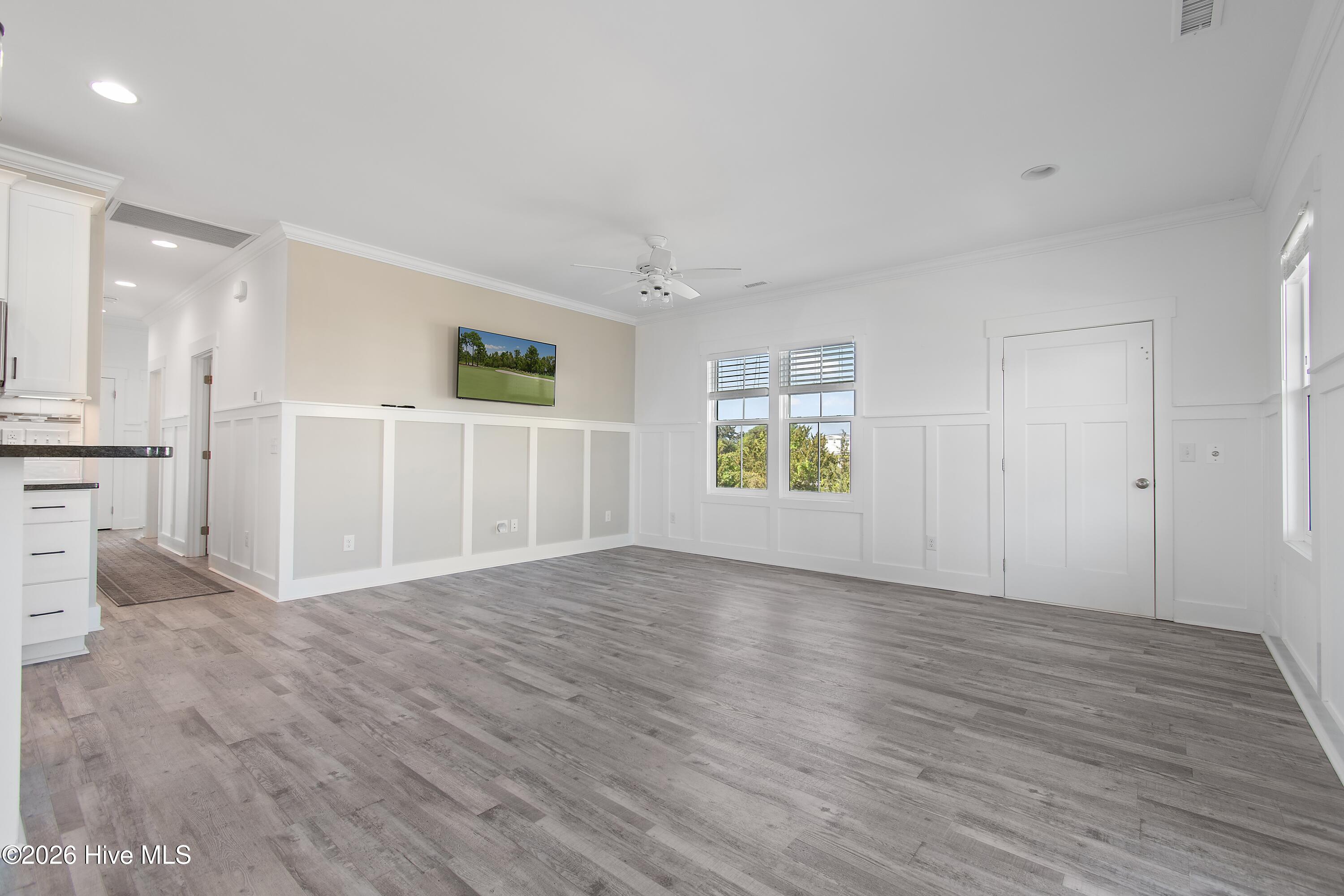 100567916 | Photo 23