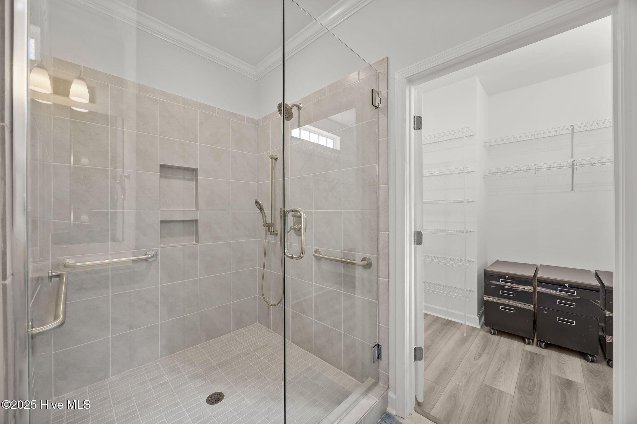 100542295 | Photo 36