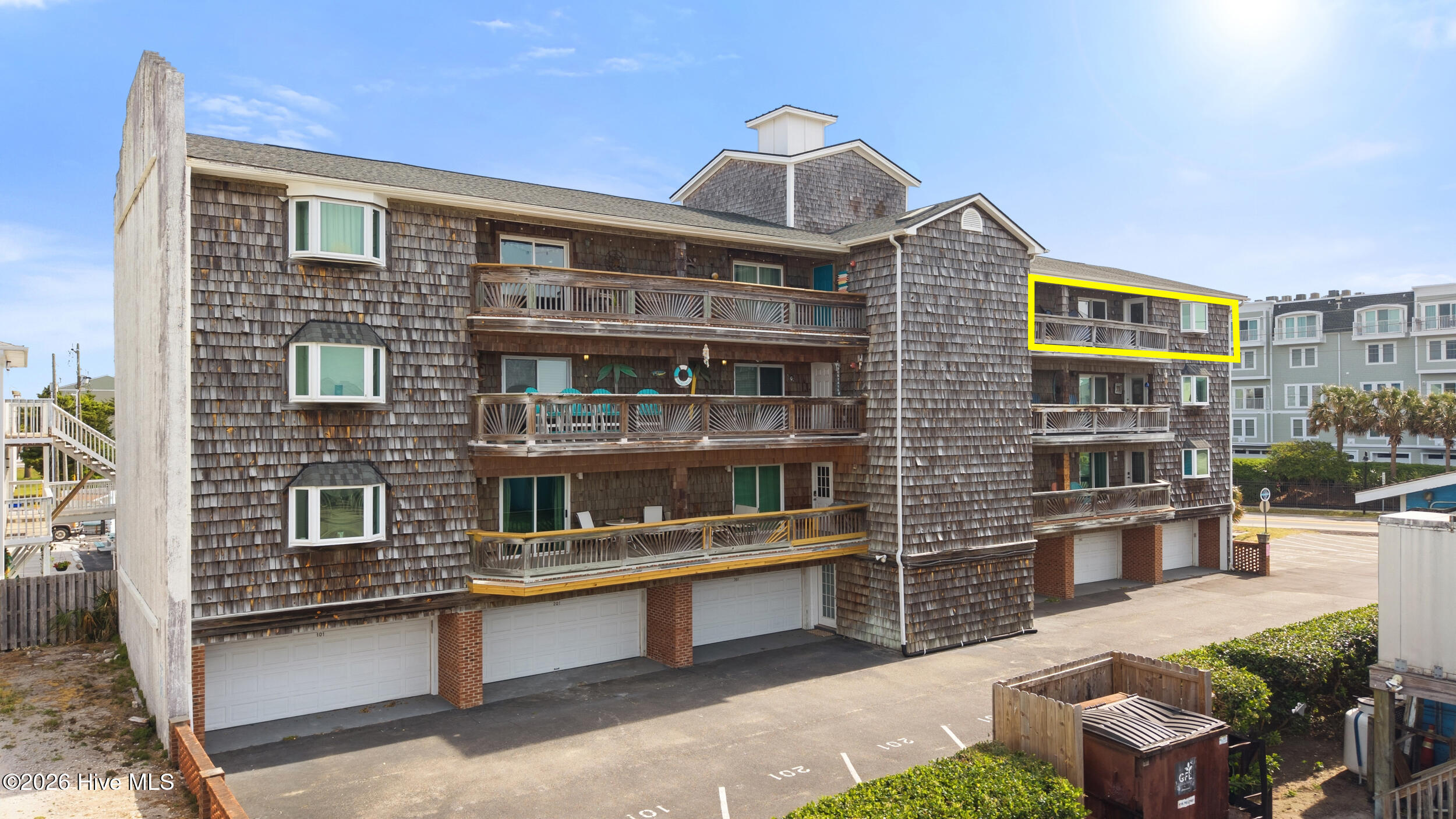 100569323 | Photo 33