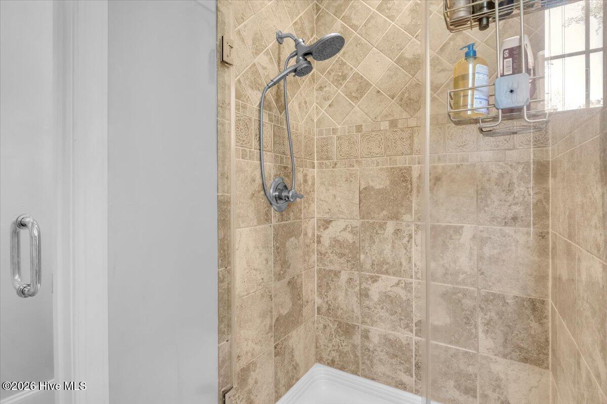 100565920 | Photo 46