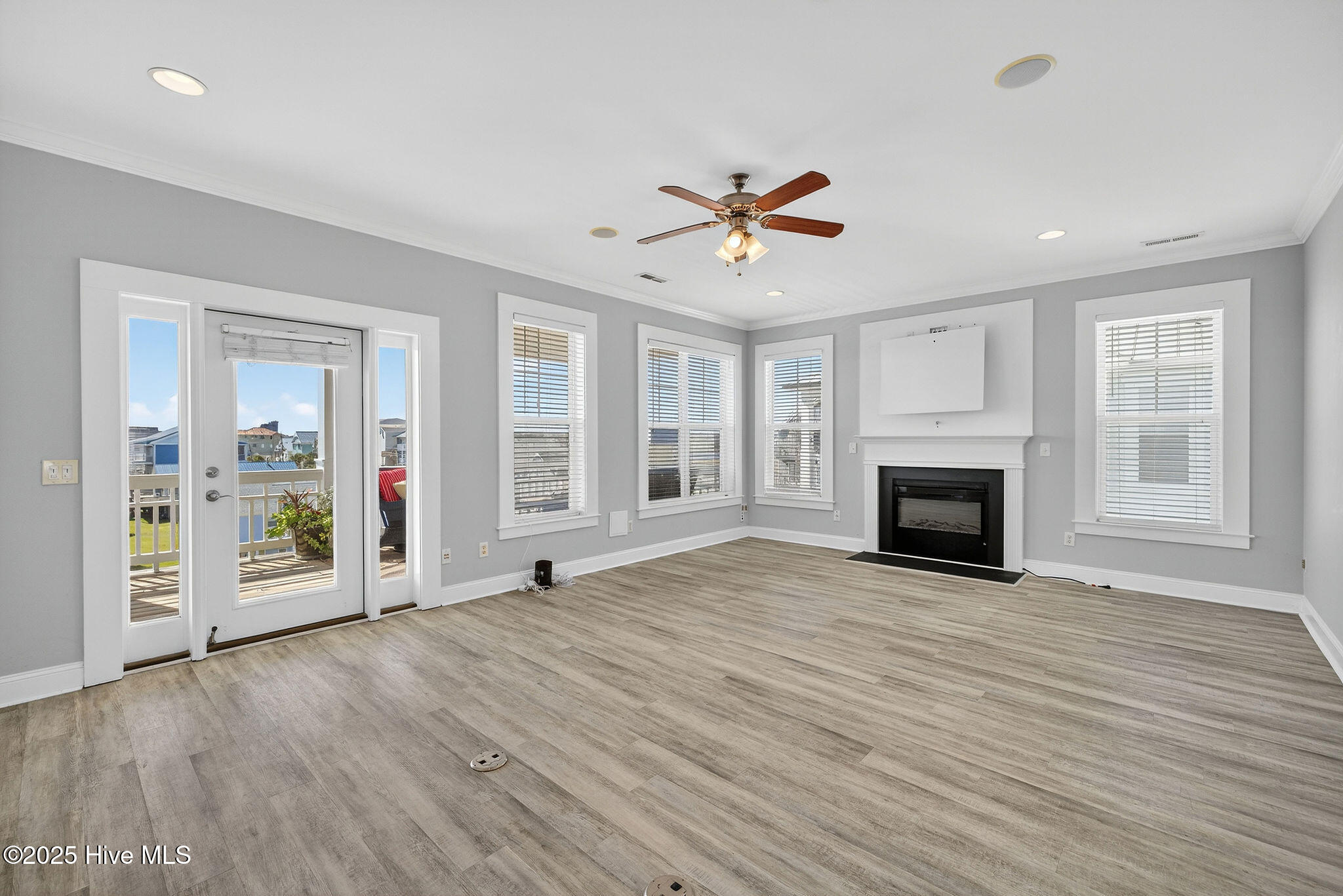 100522563 | Photo 72