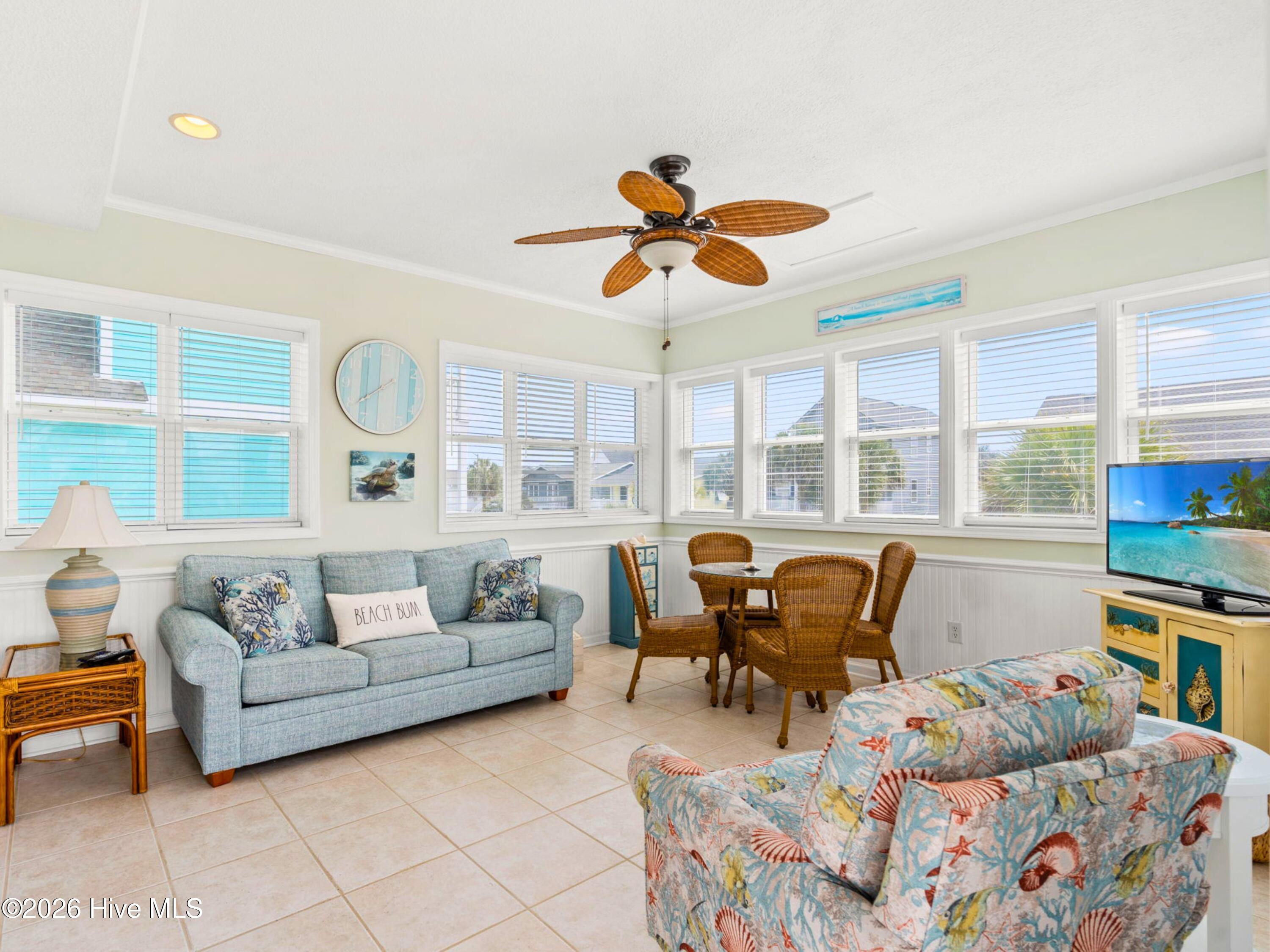 100564720 | Photo 11