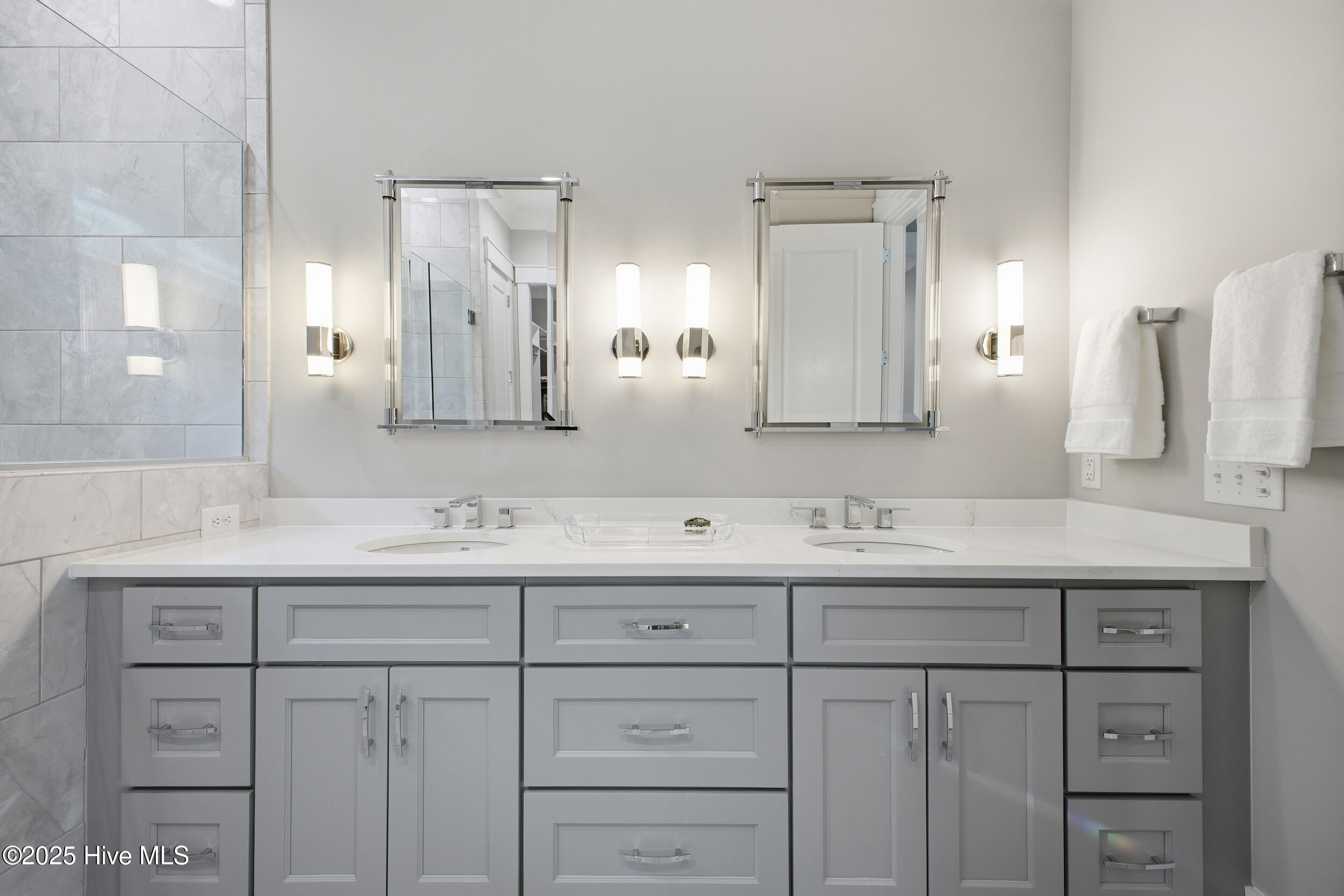 100540842 | Photo 37