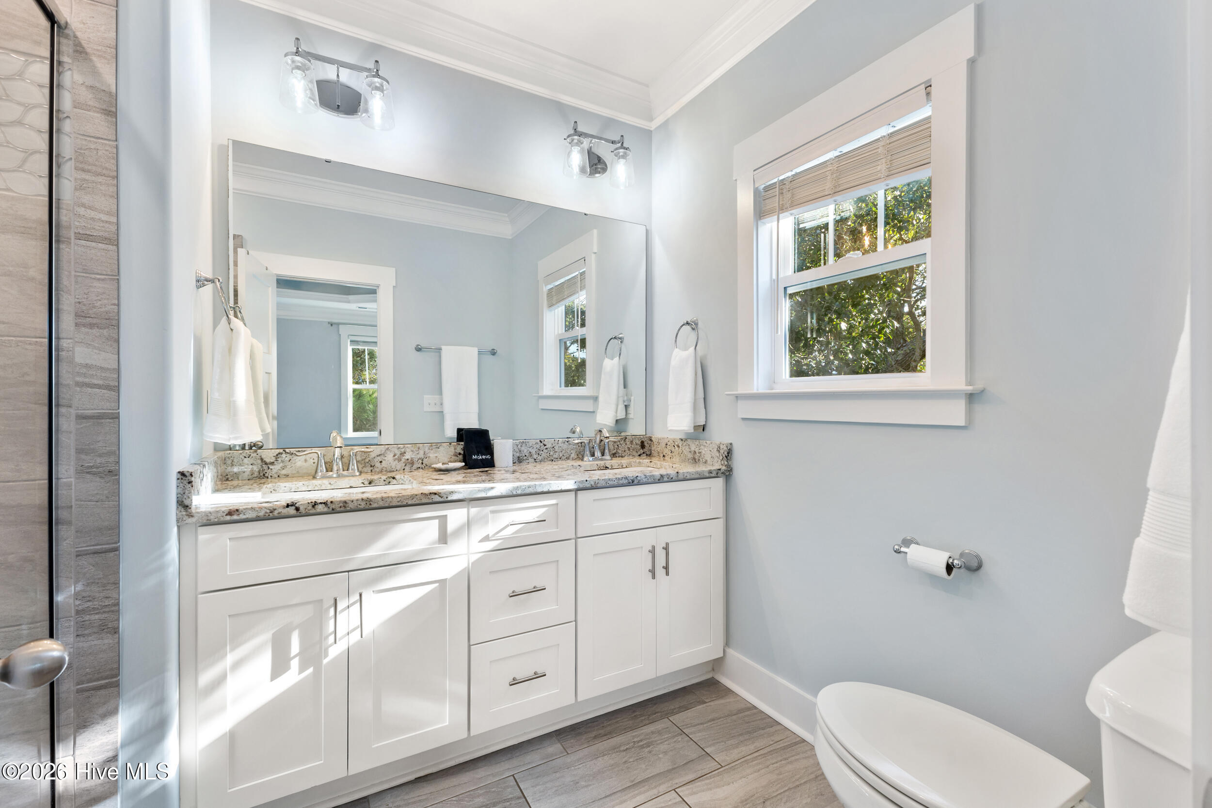 100547540 | Photo 16