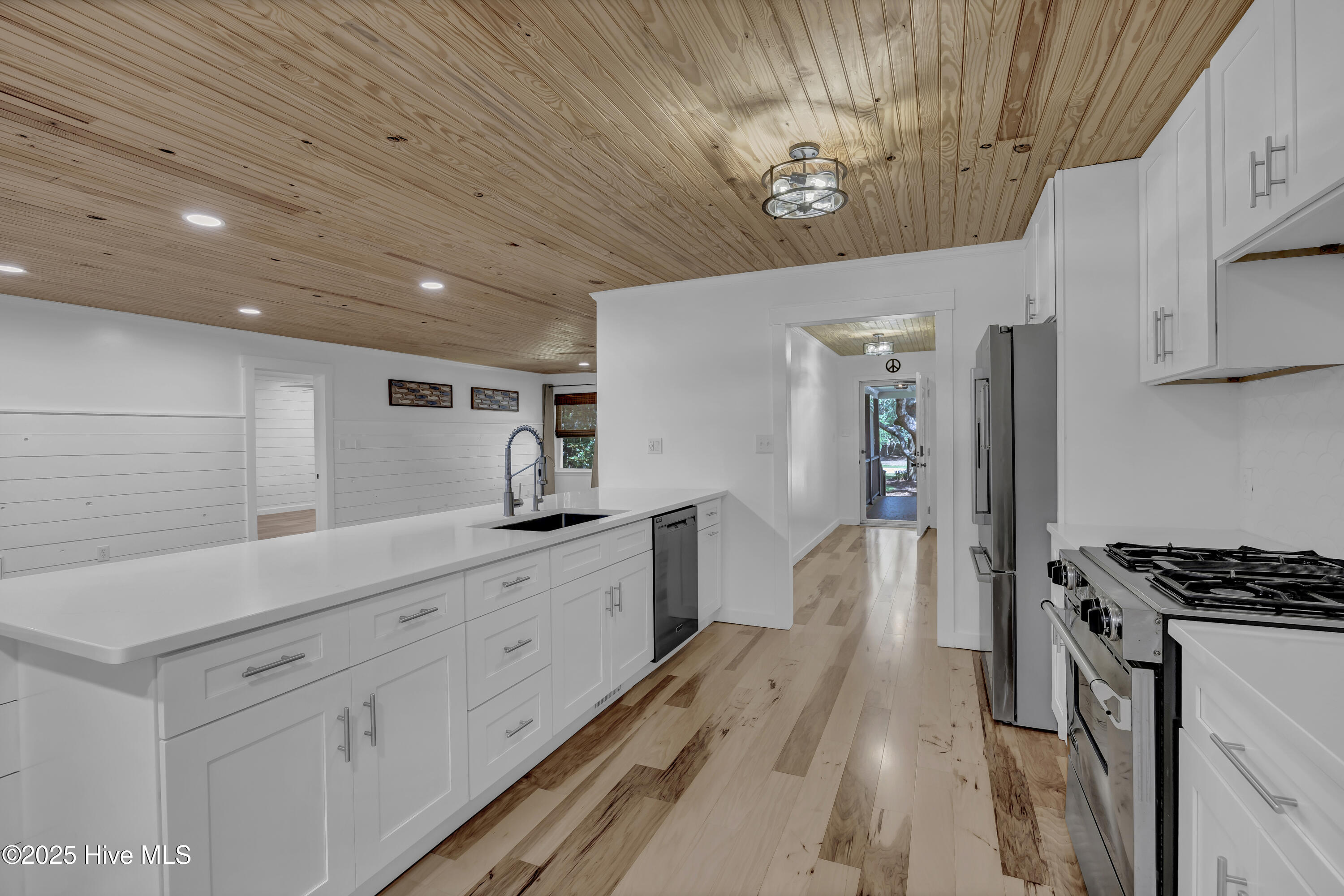 611 Harper Avenue, Carolina Beach, NC 28428 – photo 7: IMG_0225