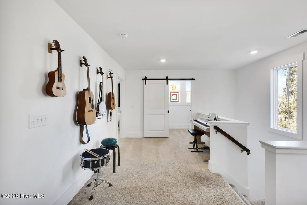 100549849 | Photo 36