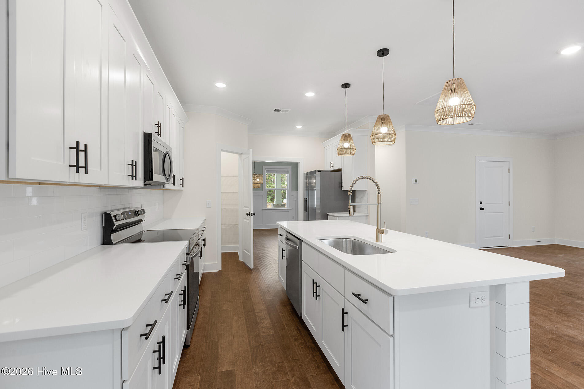 100544259 | Photo 11