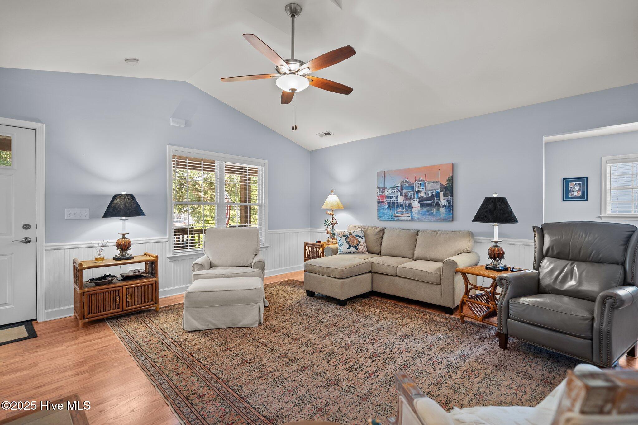 100516795 | Photo 11