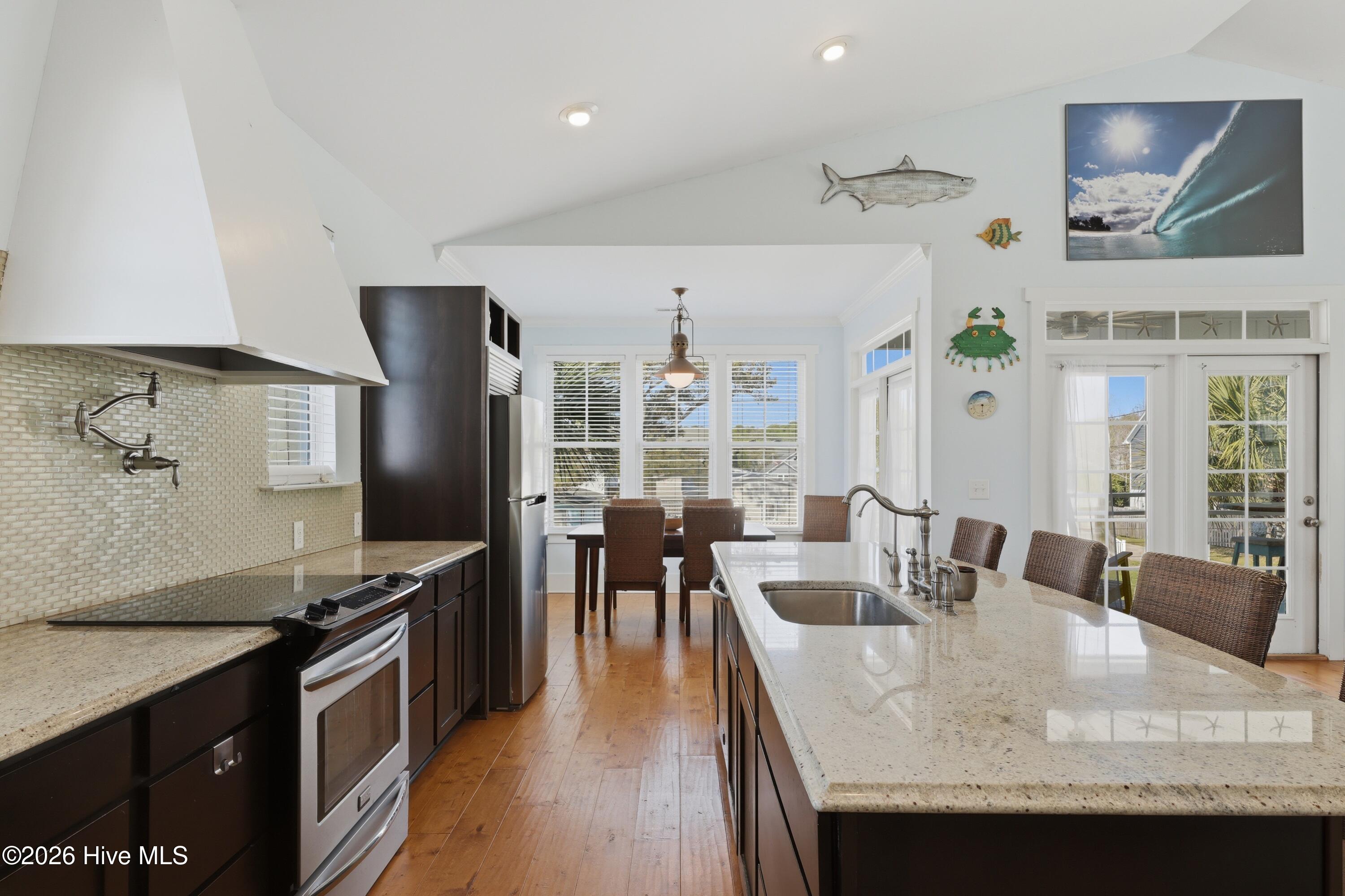 100564294 | Photo 29