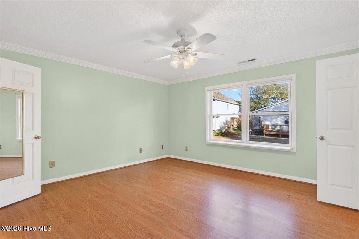 100549937 | Photo 22