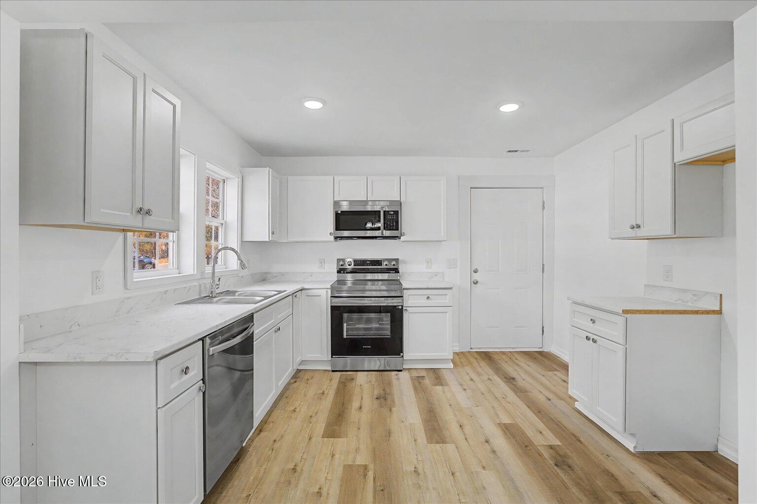 100554181 | Photo 12