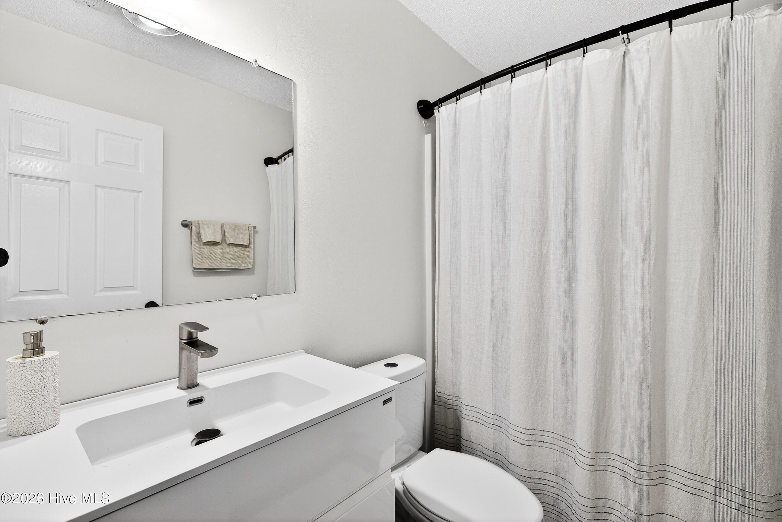 100548715 | Photo 15