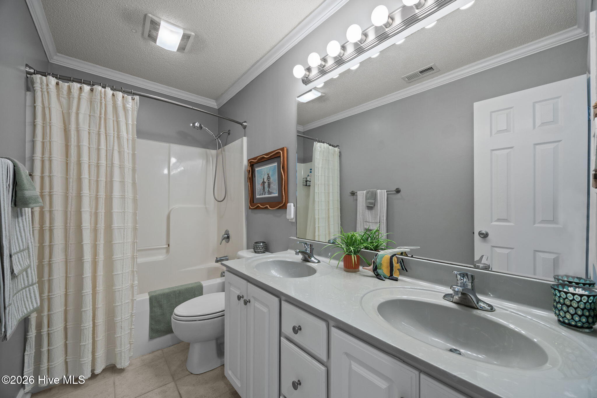 100568672 | Photo 44