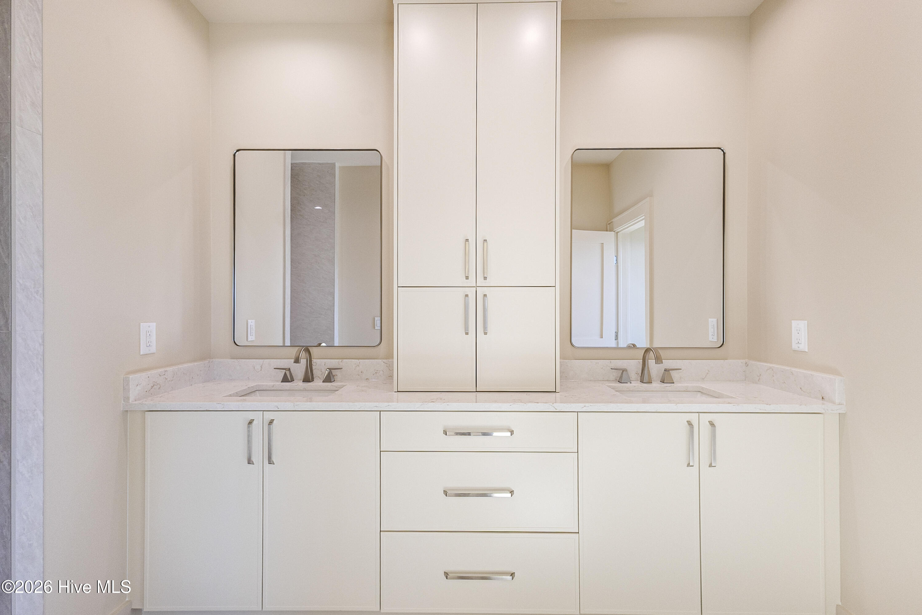 100551953 | Photo 68