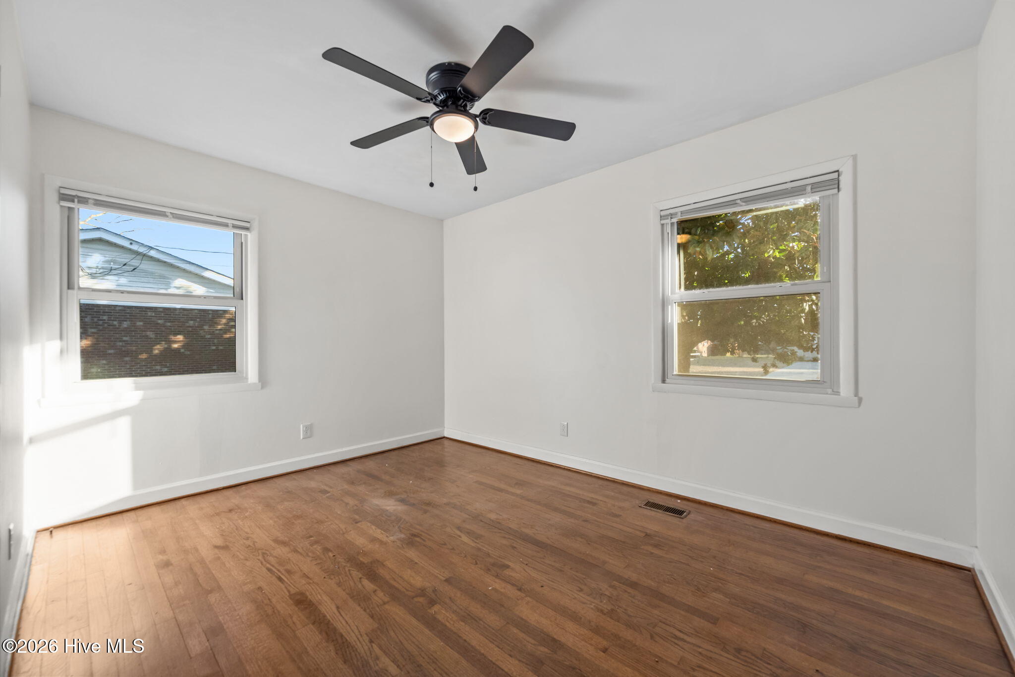 100548800 | Photo 19