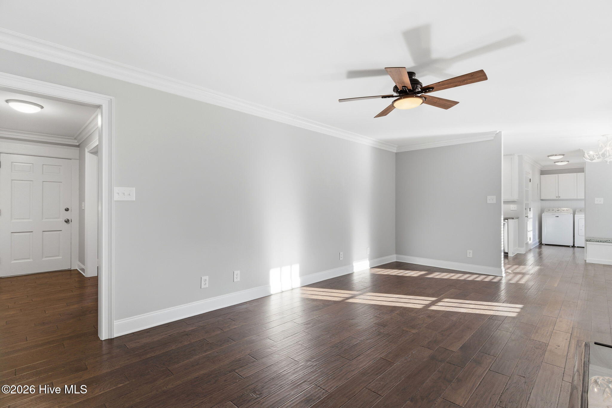 100569519 | Photo 22