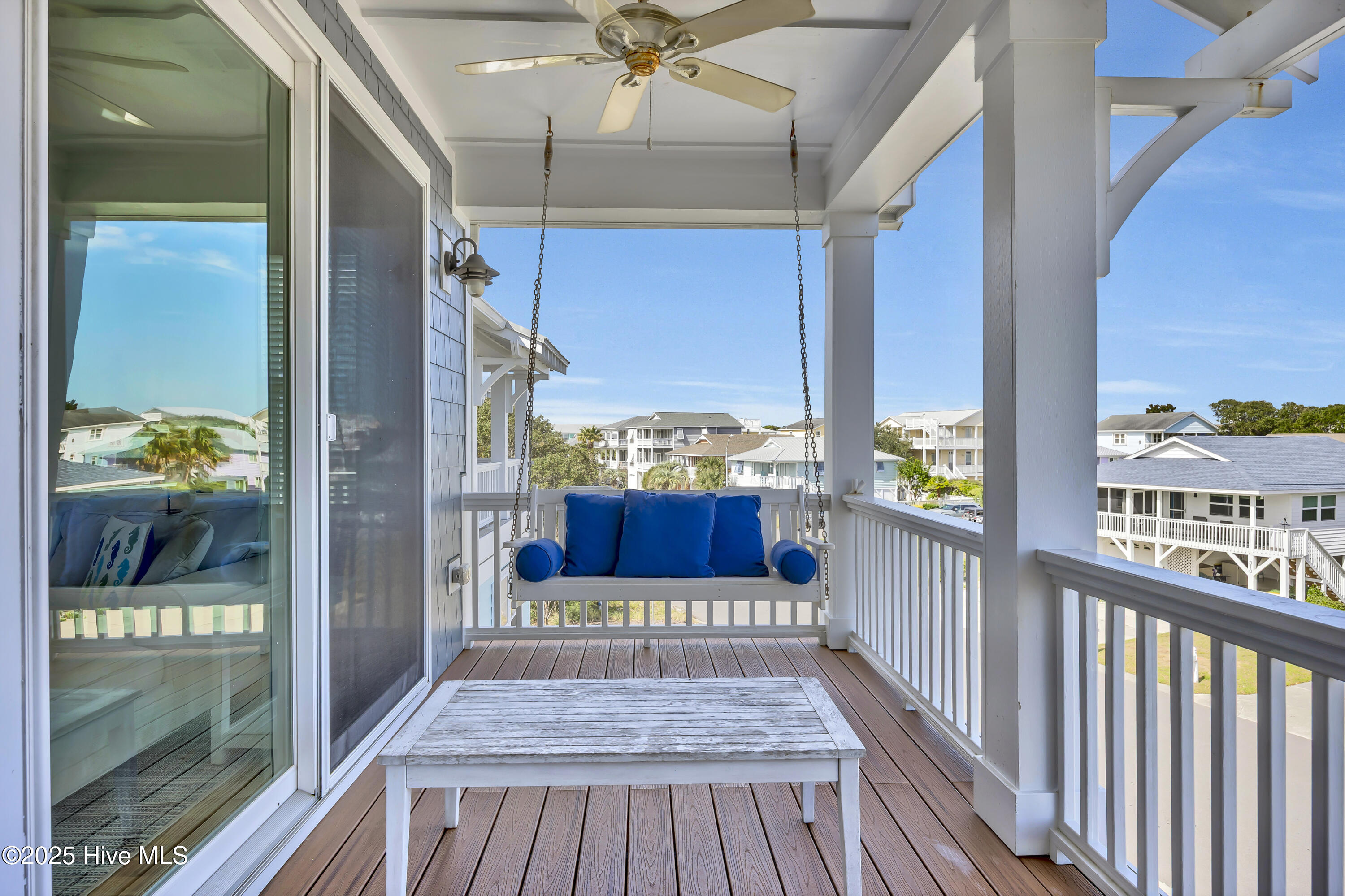 100535596 | Photo 25