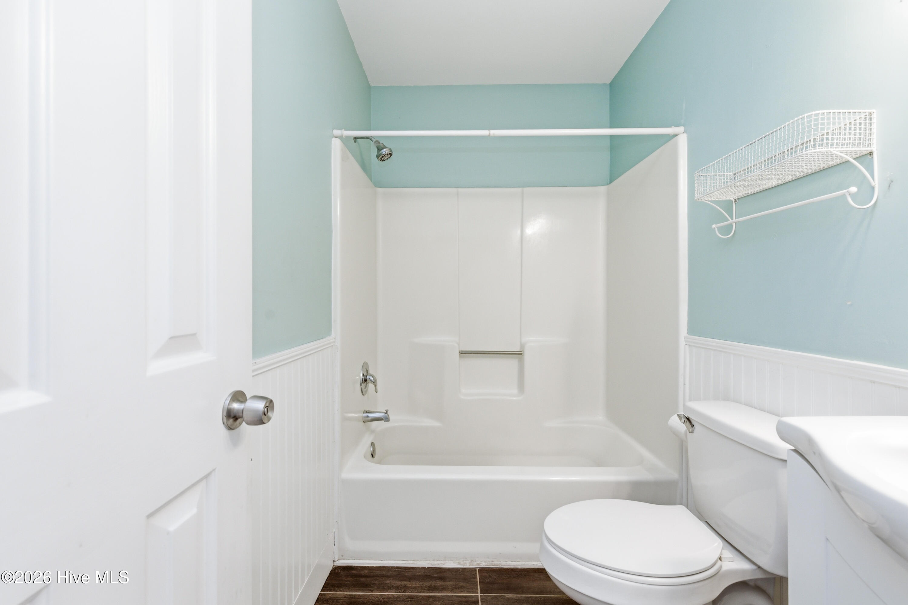 100569353 | Photo 25