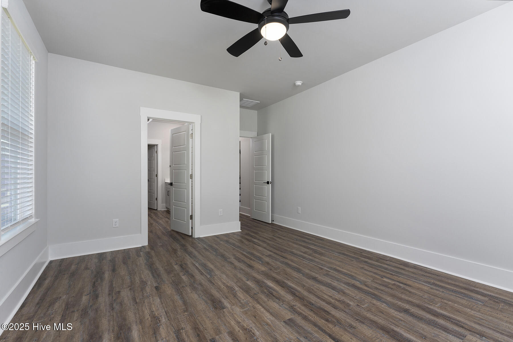 100506465 | Photo 14